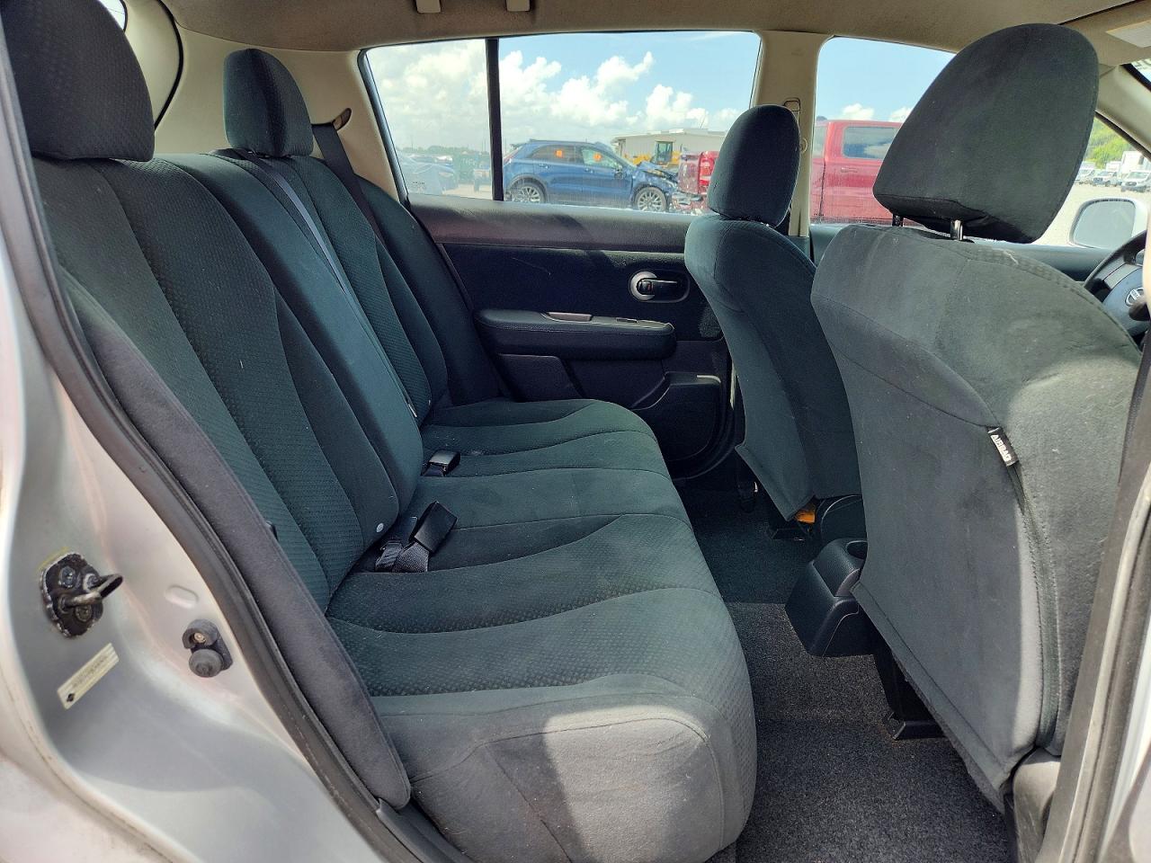 2012 Nissan Versa 1.8 S Silver vin: 3N1BC1CP8CK809194