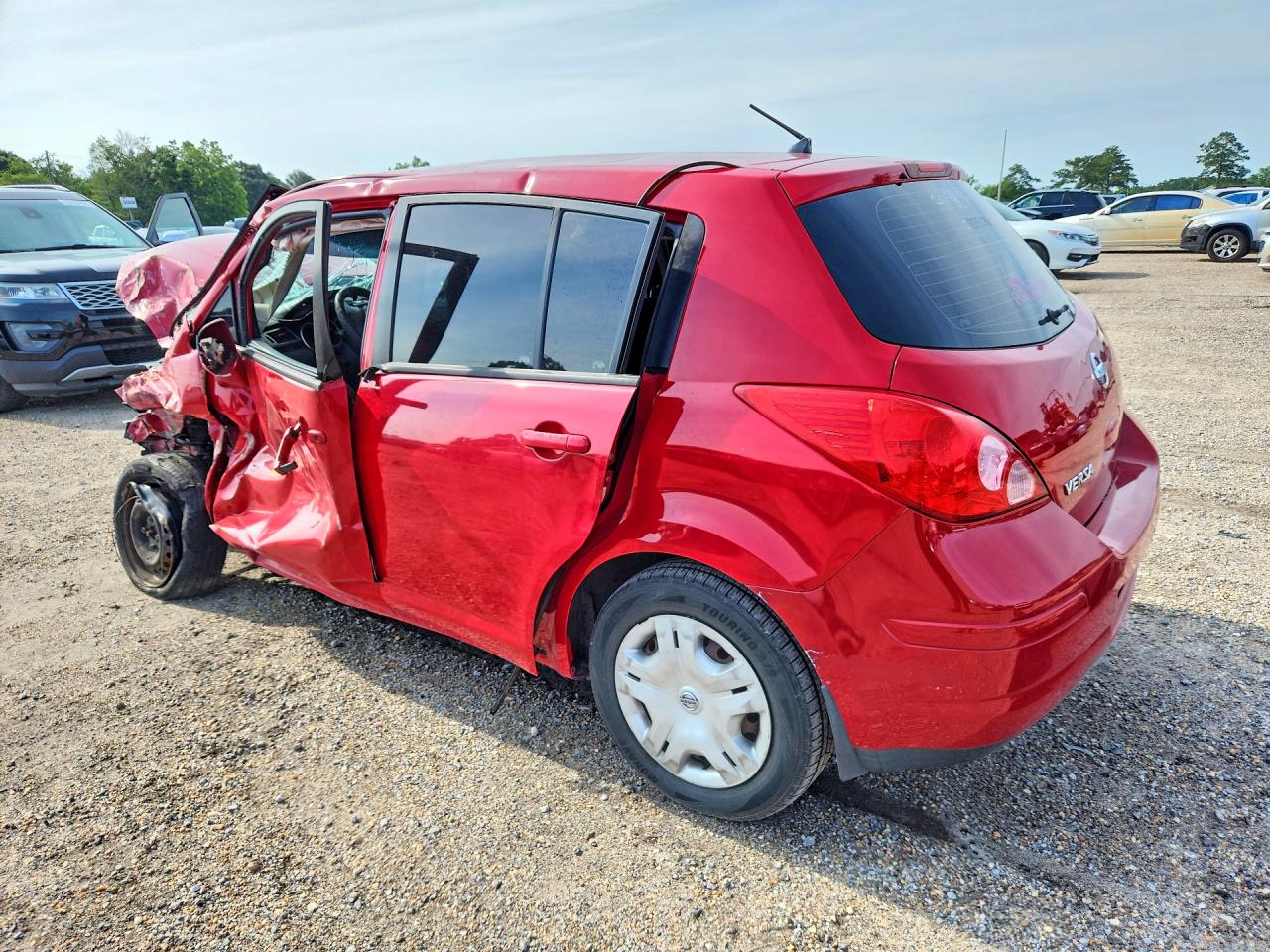 2012 Nissan Versa 1.8 S Red vin: 3N1BC1CP8CL370010