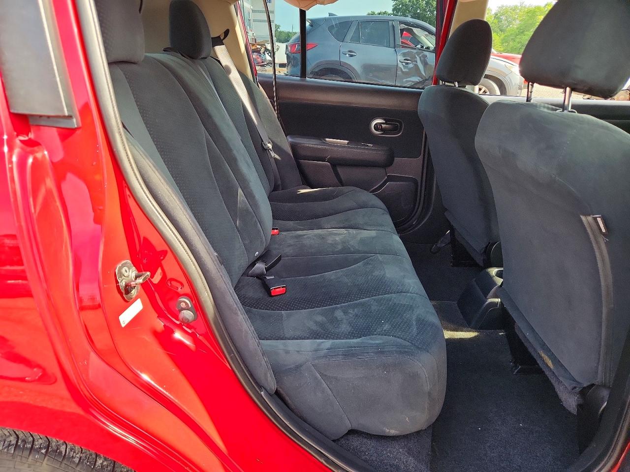 2012 Nissan Versa 1.8 S Red vin: 3N1BC1CP8CL370010