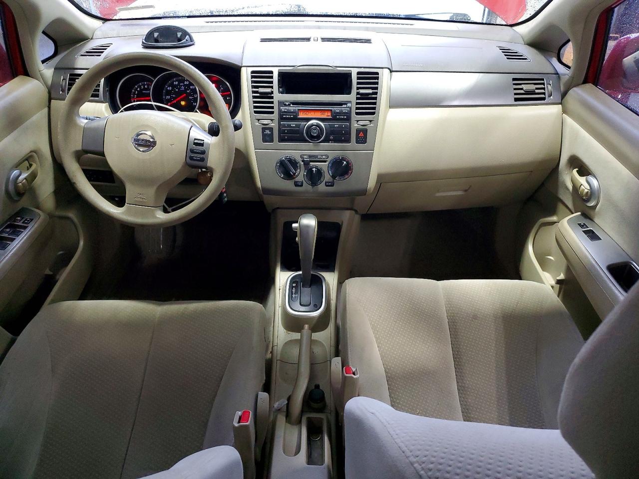 2010 Nissan Versa Красный vin: 3N1BC1CP9AL372040