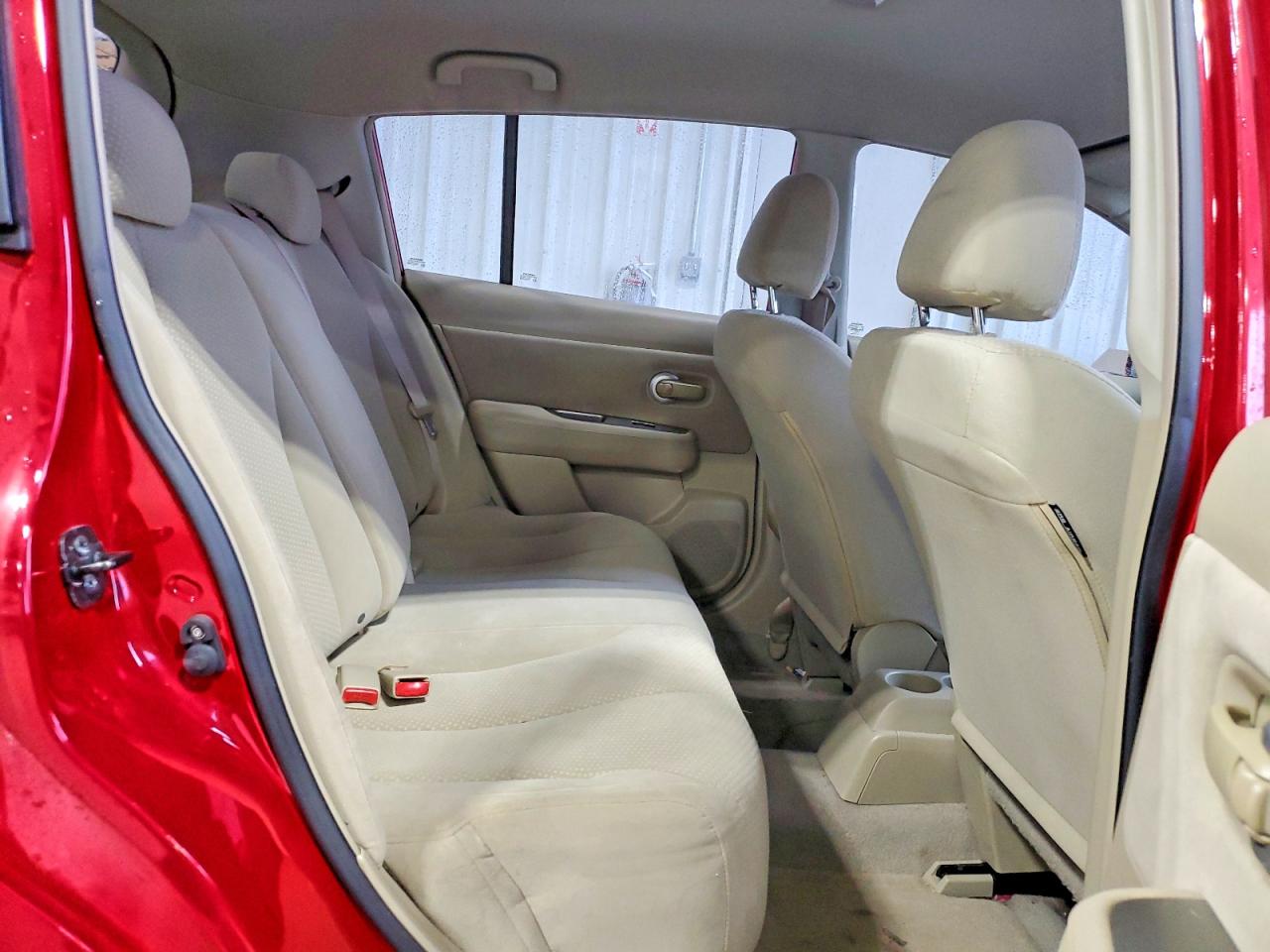 2010 Nissan Versa Красный vin: 3N1BC1CP9AL372040