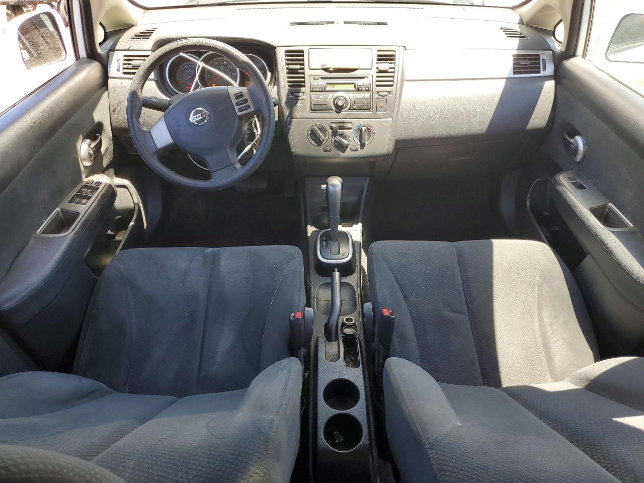 2010 Nissan Versa 1.8 S Белый vin: 3N1BC1CP9AL407997