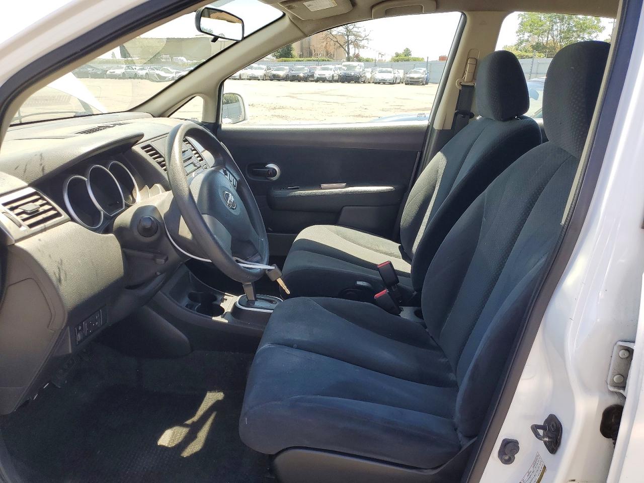 2010 Nissan Versa 1.8 S Белый vin: 3N1BC1CP9AL407997