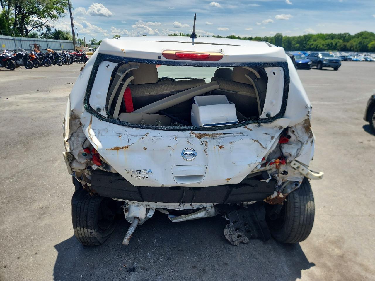 2011 Nissan Versa 1.8 S White vin: 3N1BC1CP9BL377899