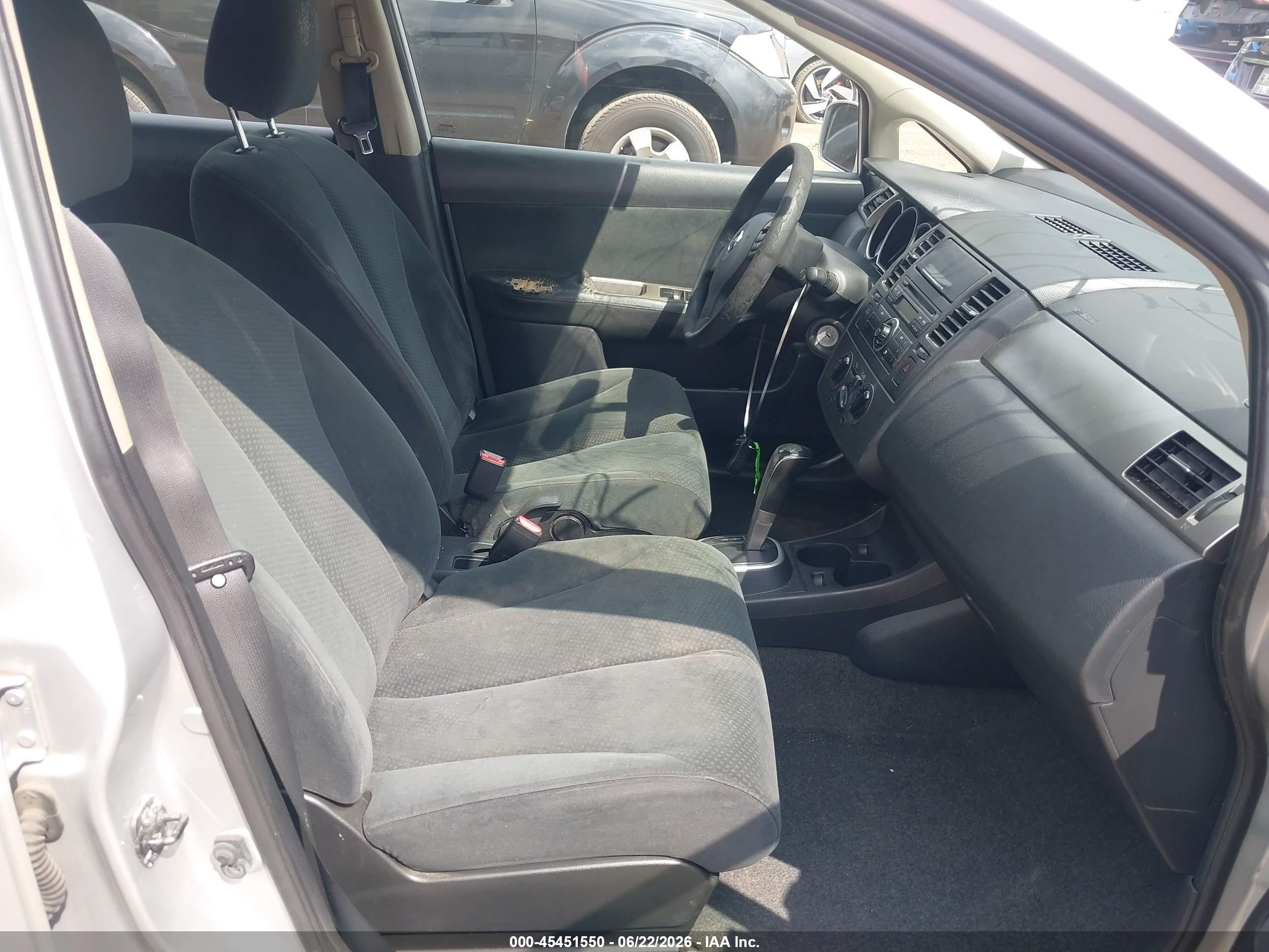 2011 Nissan Versa 1.8s Silver vin: 3N1BC1CP9BL399675