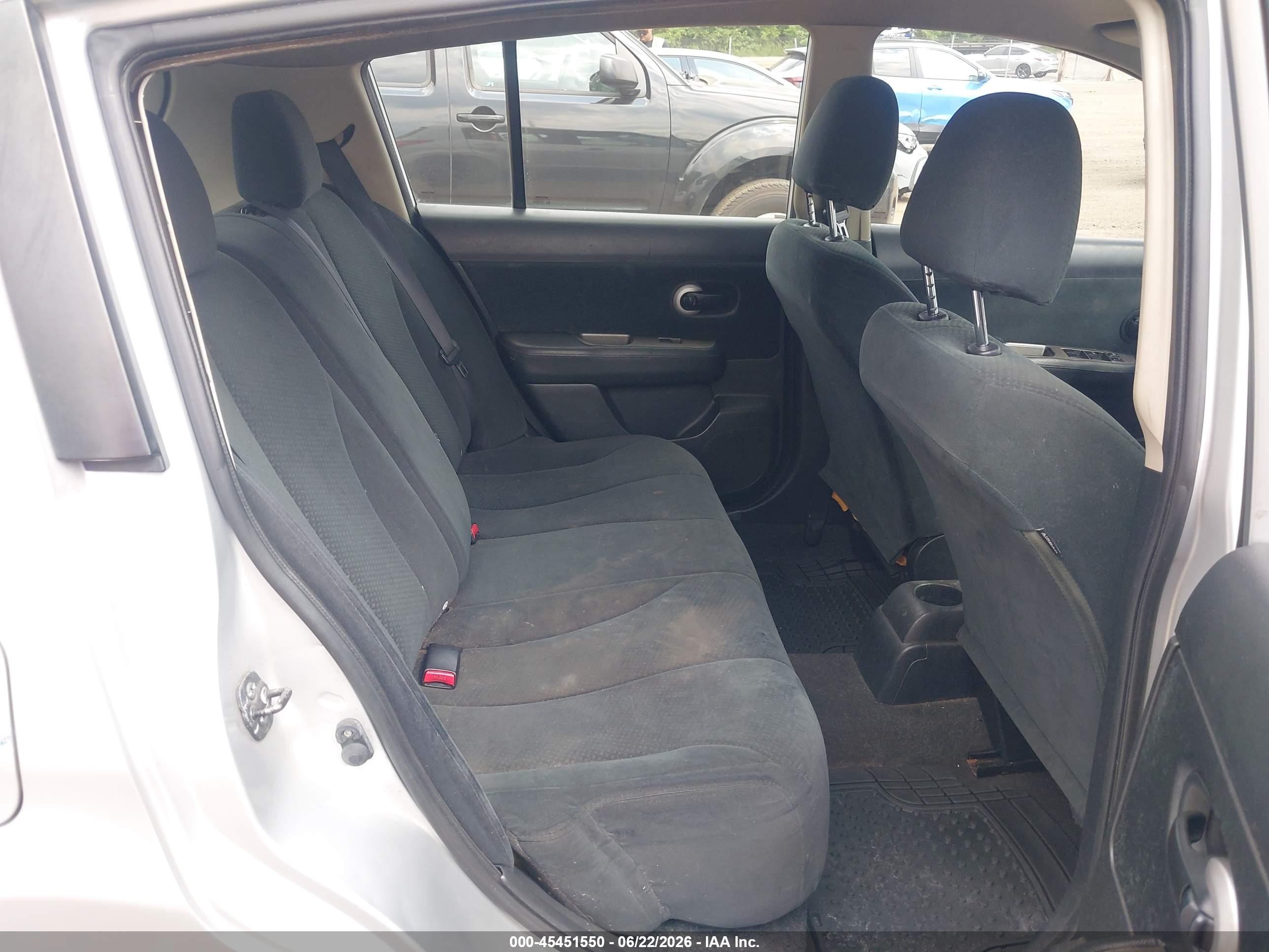 2011 Nissan Versa 1.8s Silver vin: 3N1BC1CP9BL399675