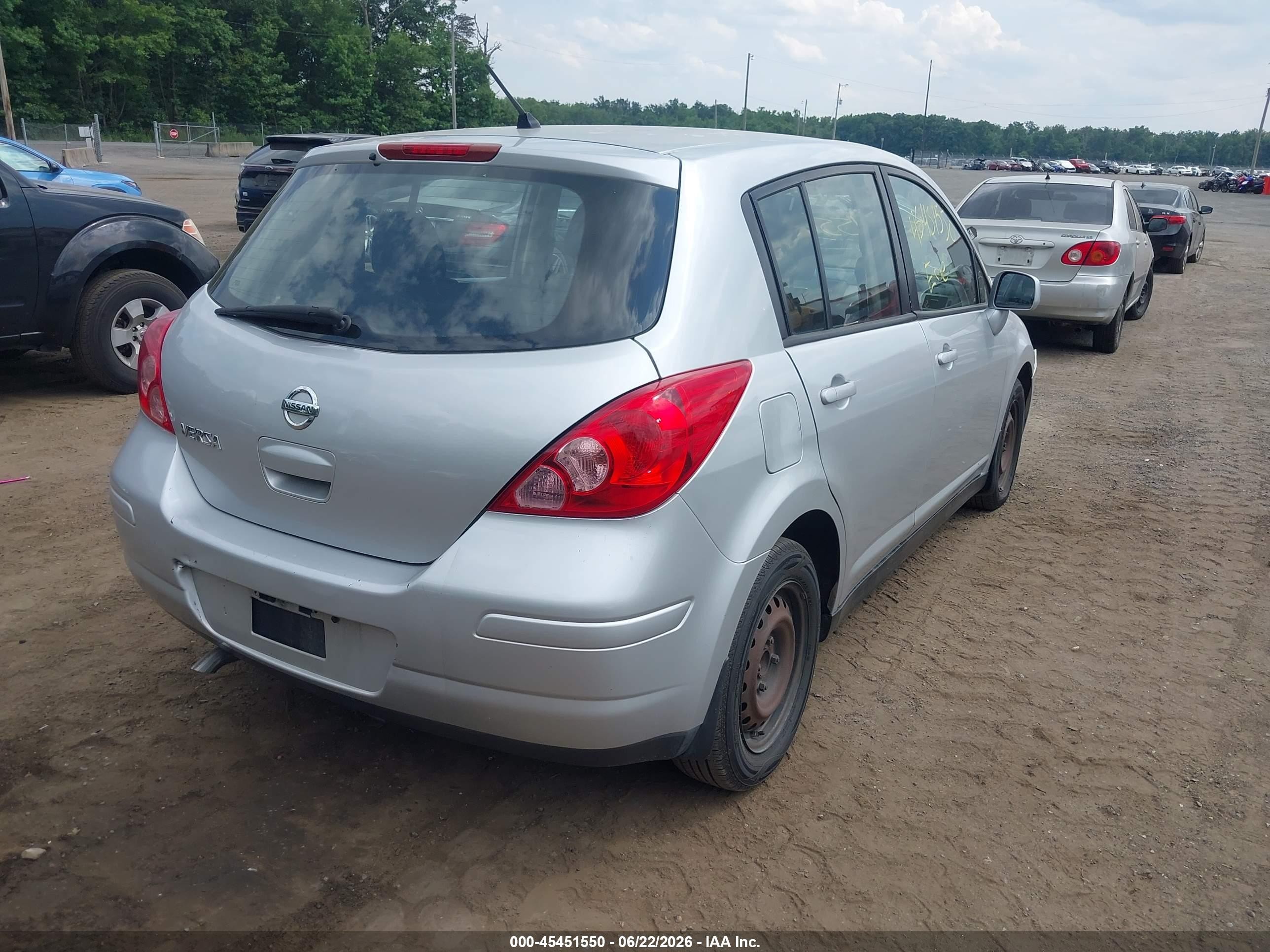2011 Nissan Versa 1.8s Silver vin: 3N1BC1CP9BL399675