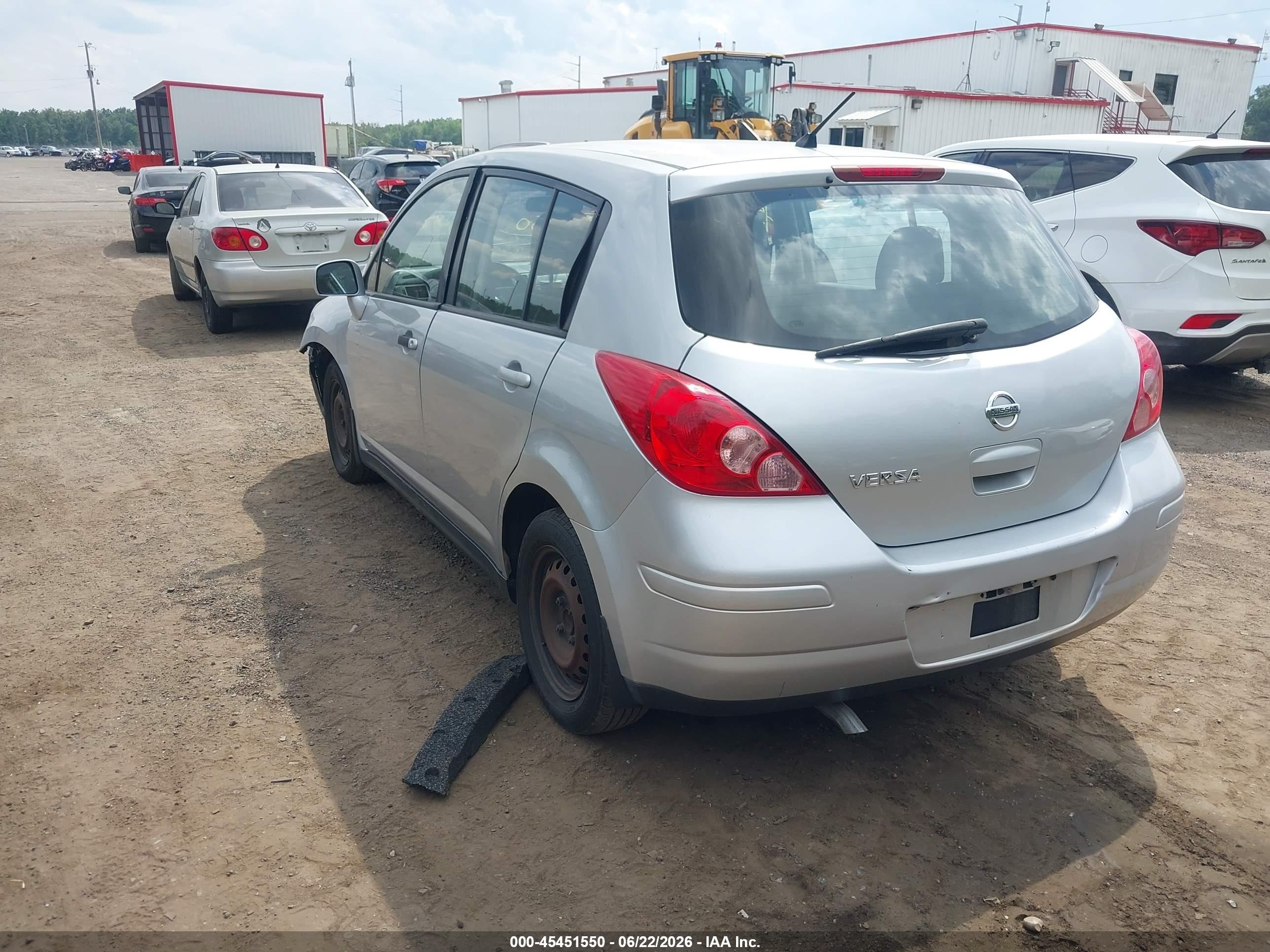 2011 Nissan Versa 1.8s Silver vin: 3N1BC1CP9BL399675