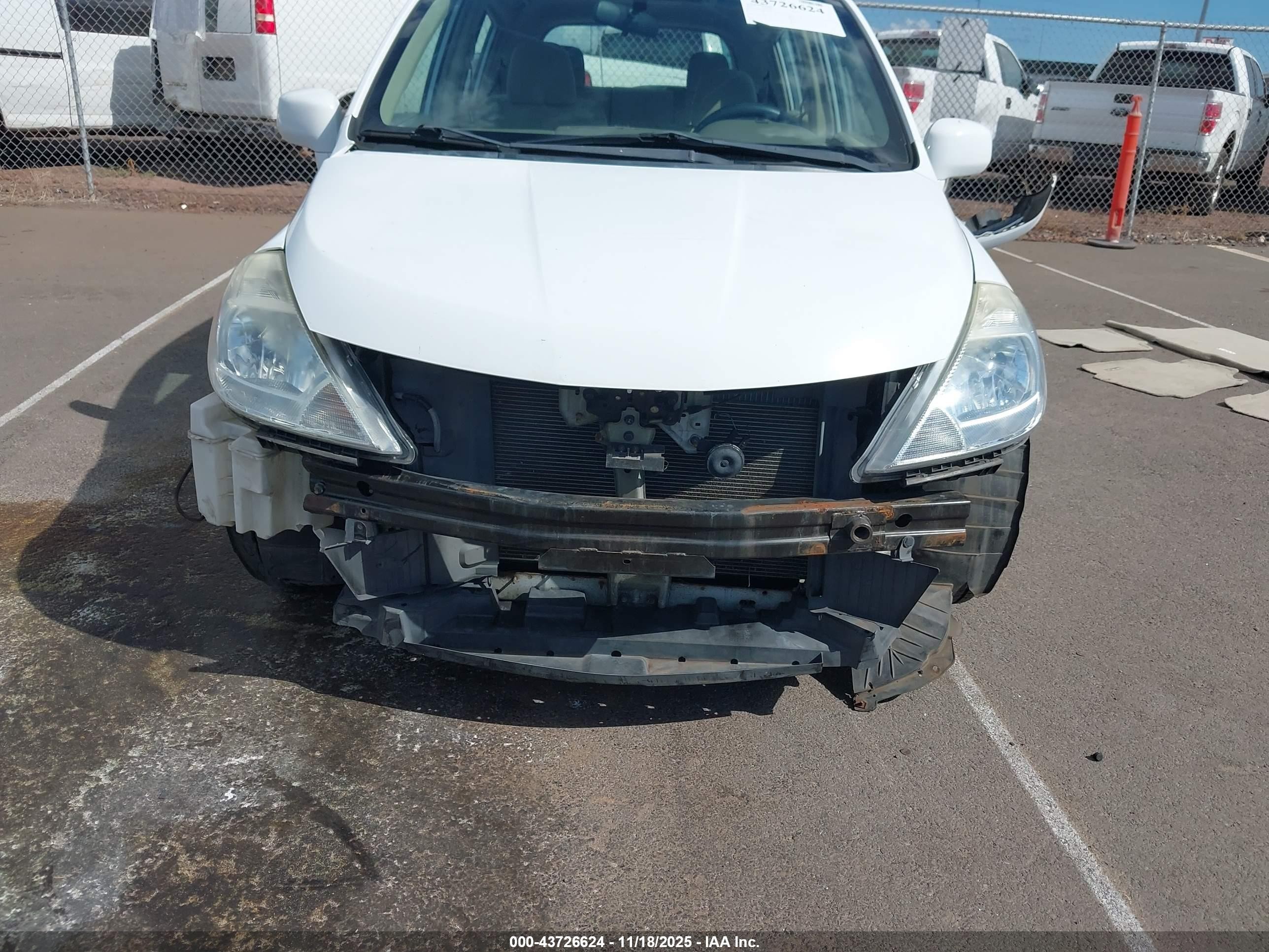 2011 Nissan Versa 1.8s White vin: 3N1BC1CP9BL452312