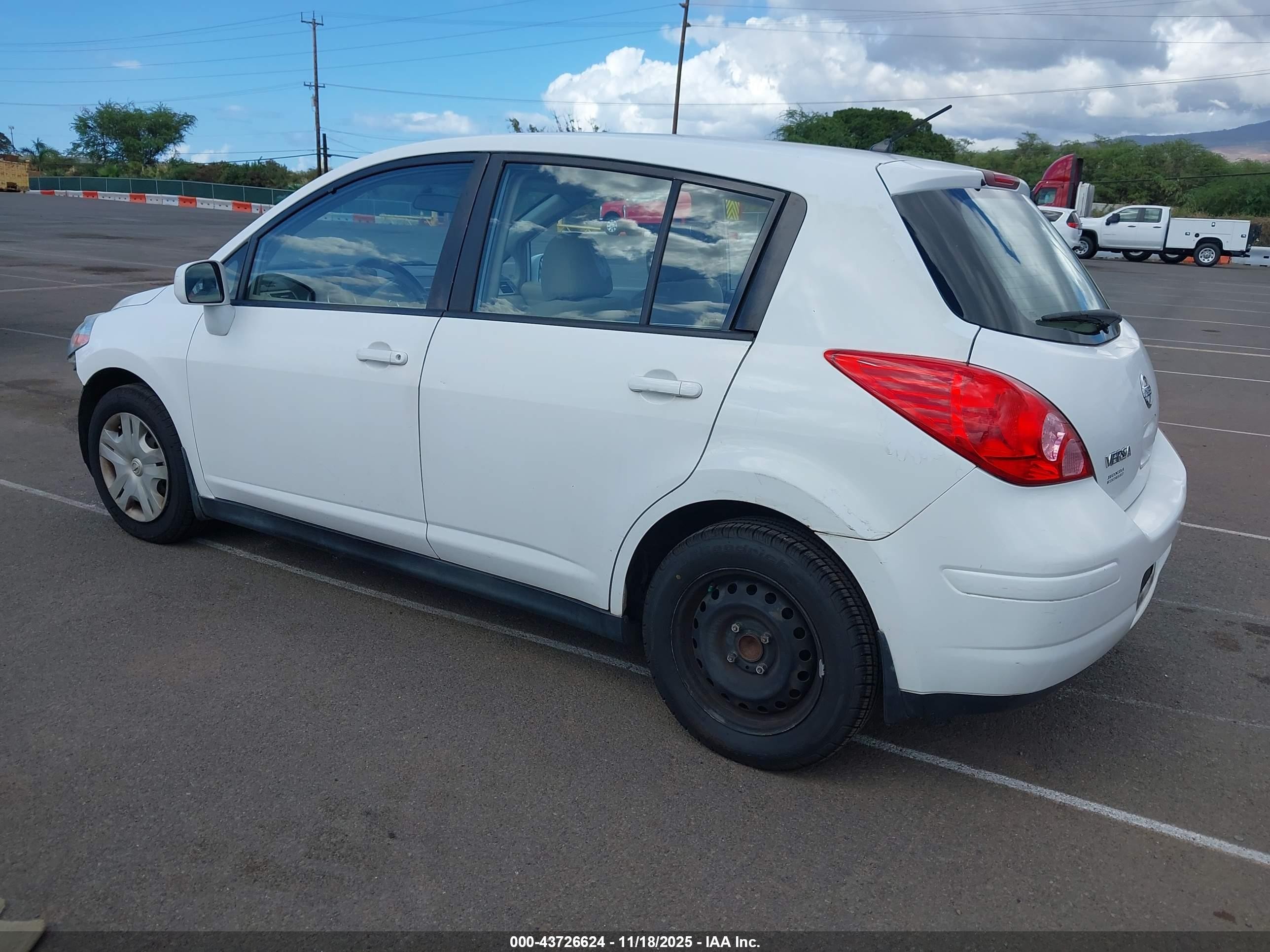 2011 Nissan Versa 1.8s White vin: 3N1BC1CP9BL452312