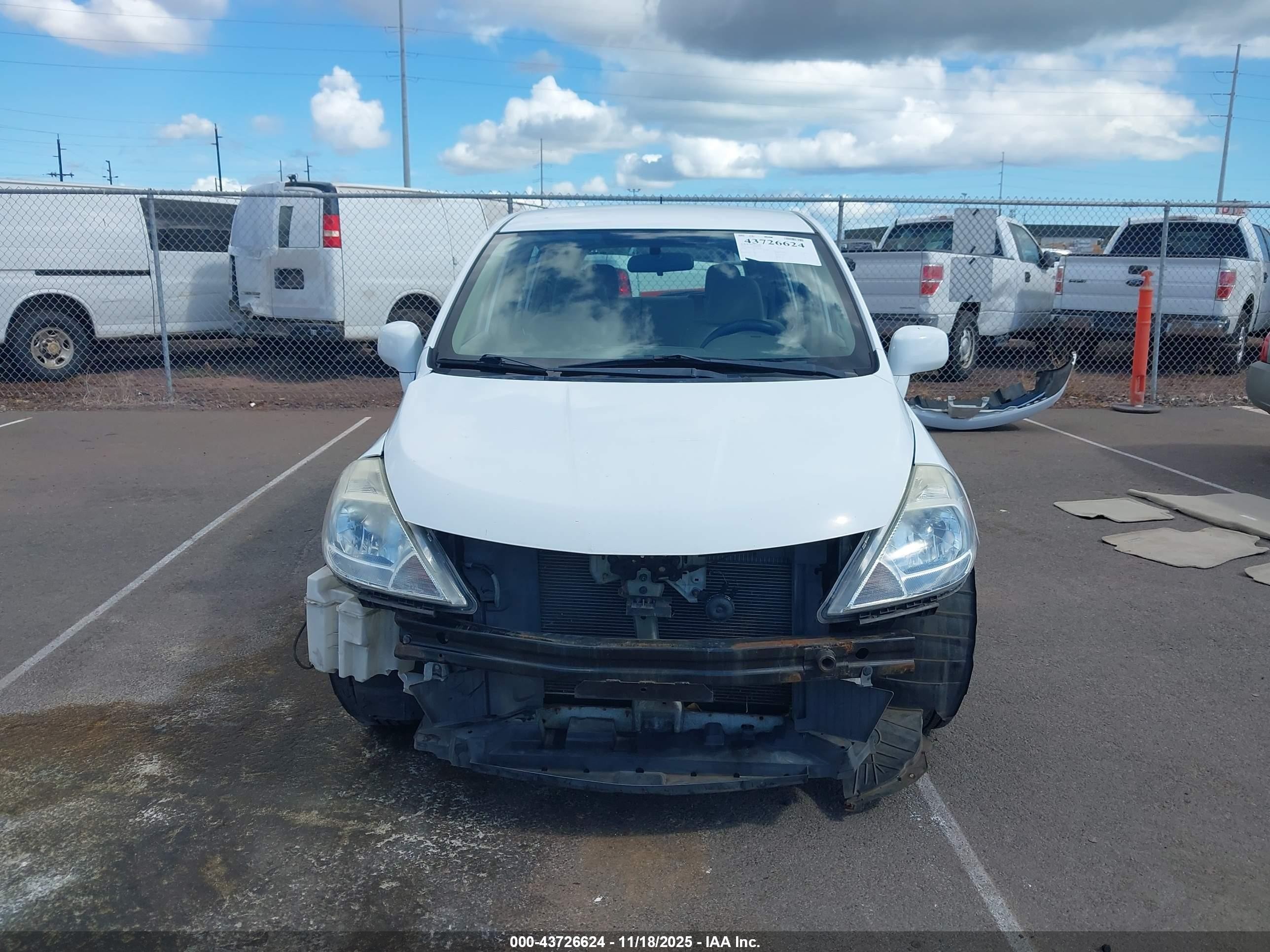 2011 Nissan Versa 1.8s White vin: 3N1BC1CP9BL452312