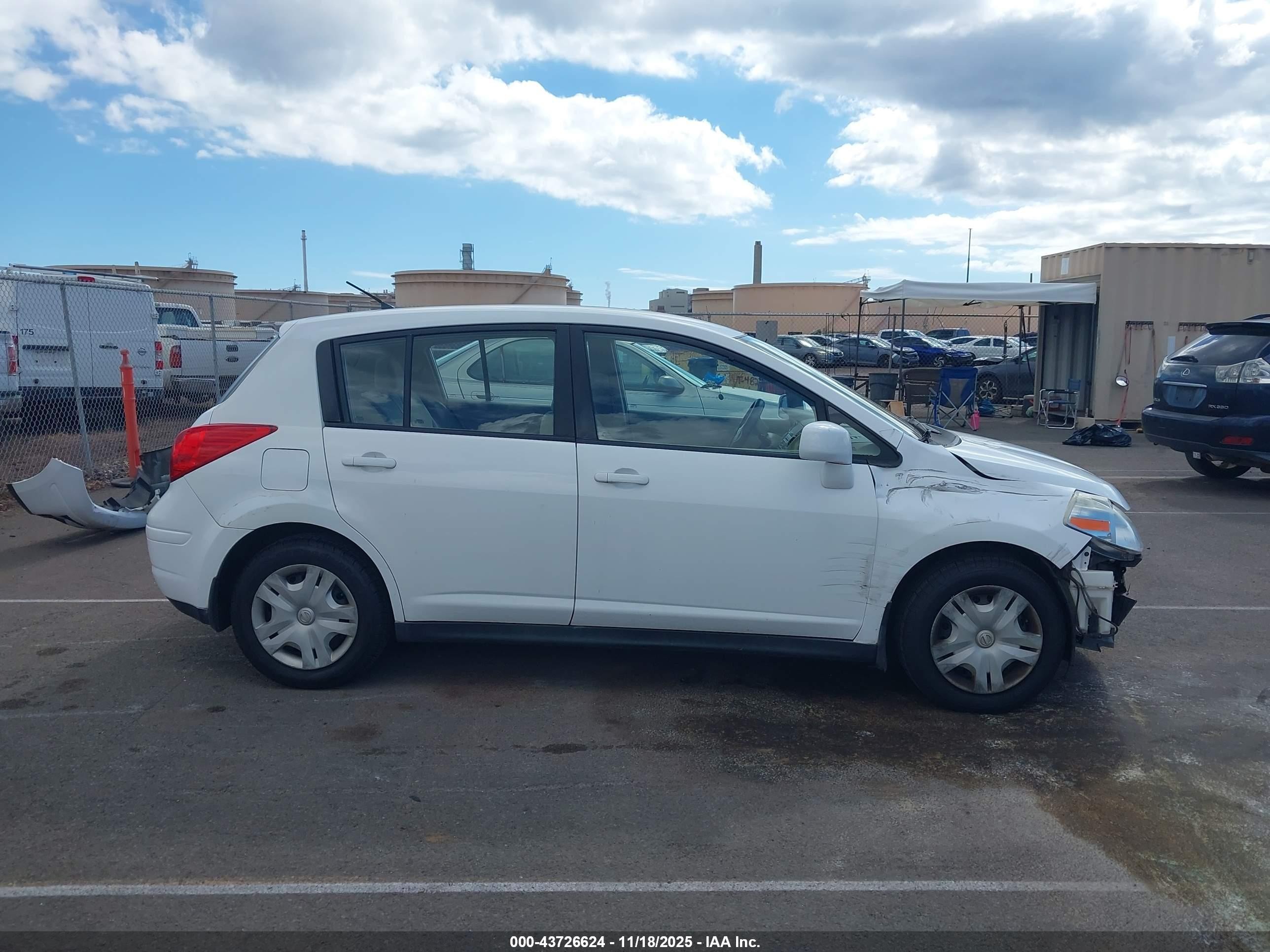 2011 Nissan Versa 1.8s White vin: 3N1BC1CP9BL452312