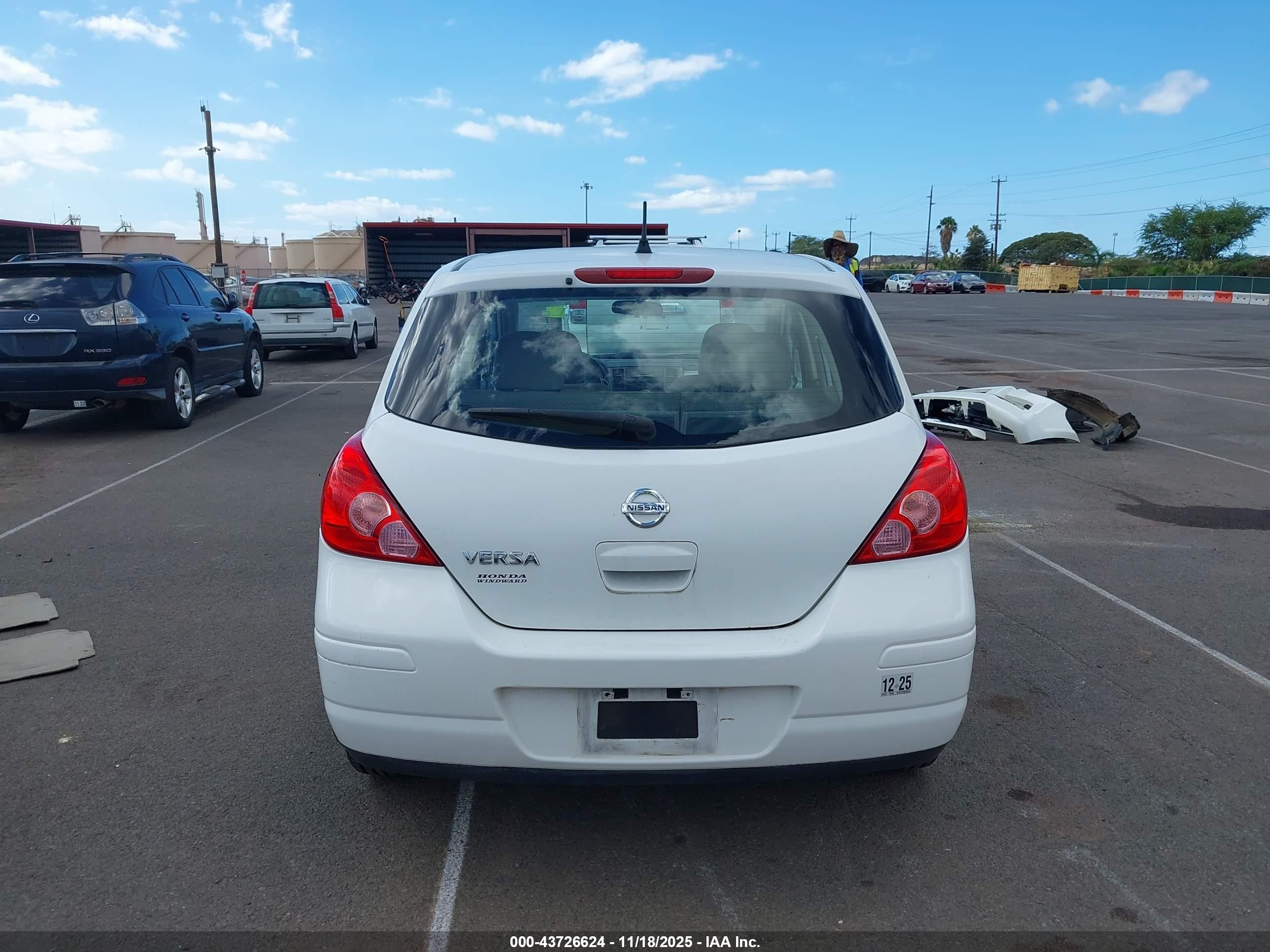 2011 Nissan Versa 1.8s White vin: 3N1BC1CP9BL452312