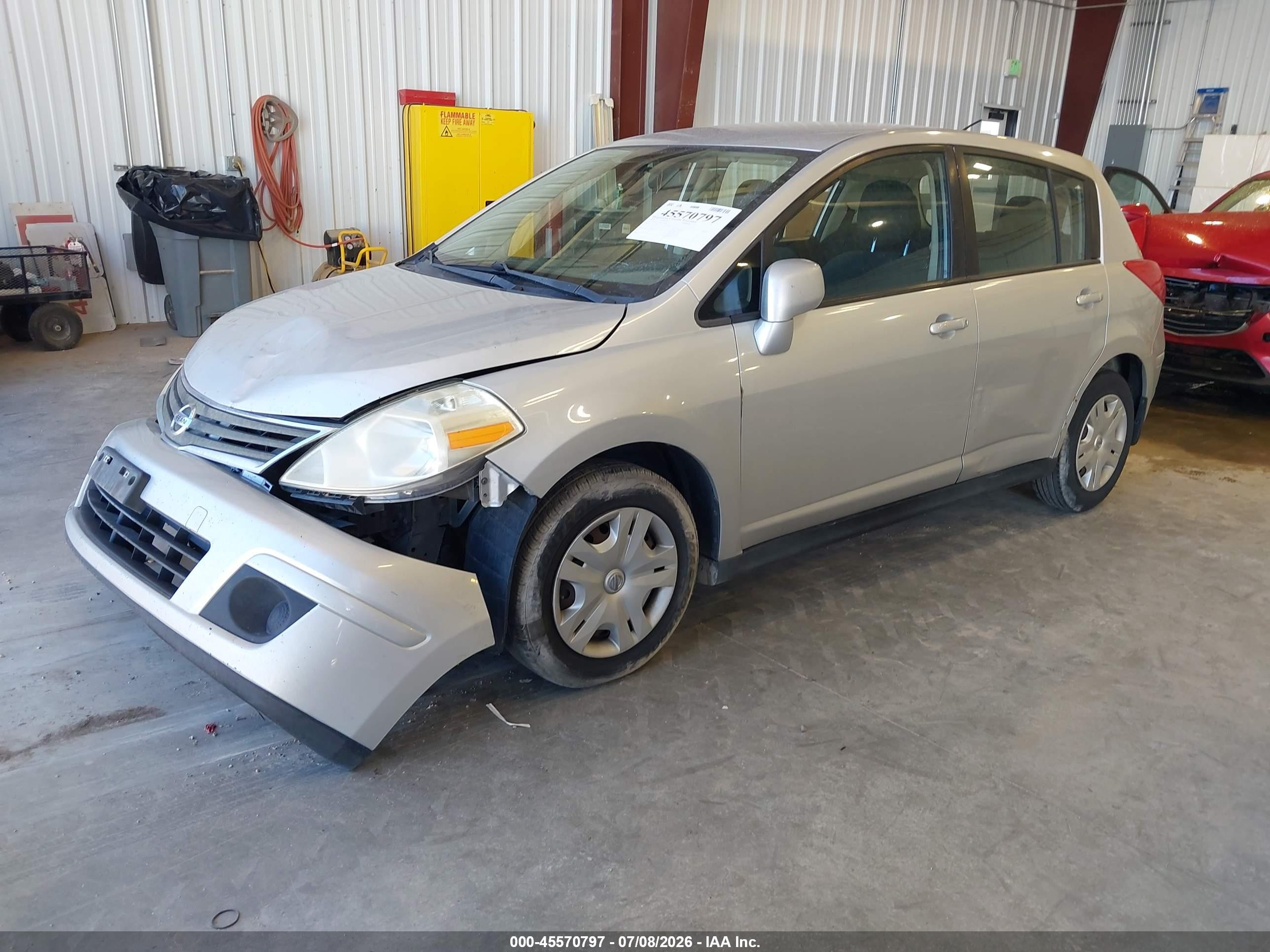 2011 Nissan Versa 1.8s Серебряный vin: 3N1BC1CP9BL474388