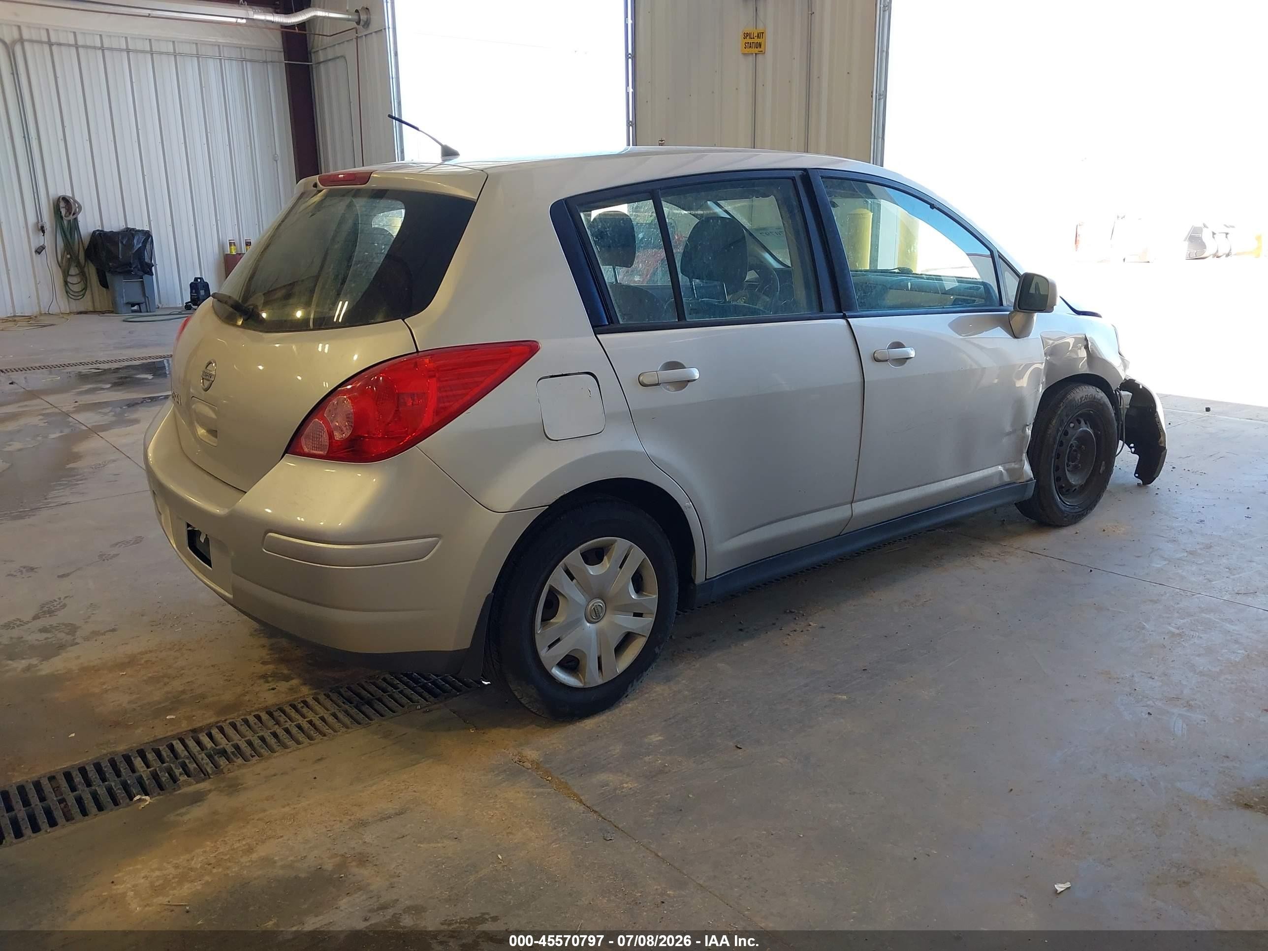 2011 Nissan Versa 1.8s Серебряный vin: 3N1BC1CP9BL474388