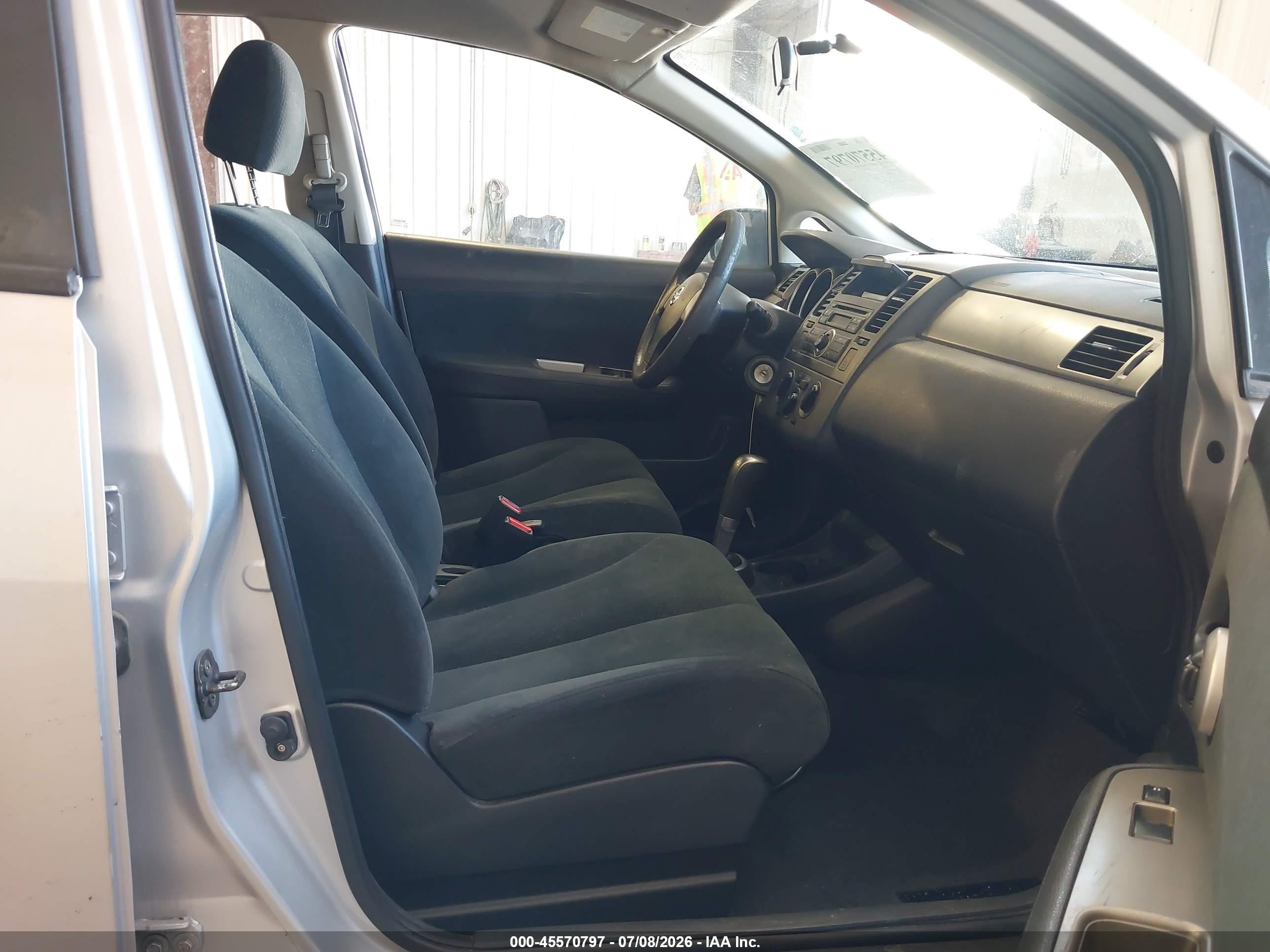 2011 Nissan Versa 1.8s Серебряный vin: 3N1BC1CP9BL474388