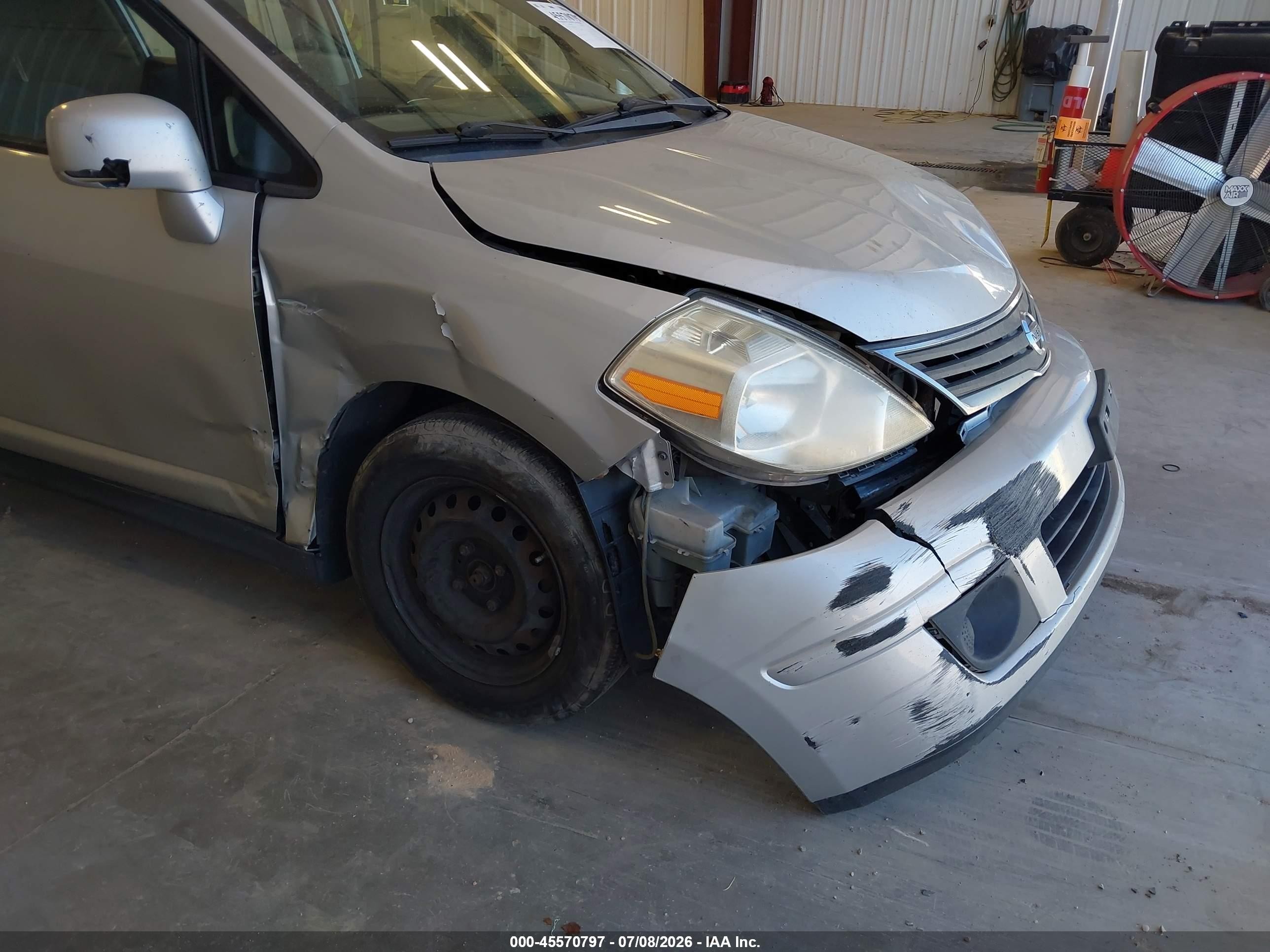 2011 Nissan Versa 1.8s Серебряный vin: 3N1BC1CP9BL474388