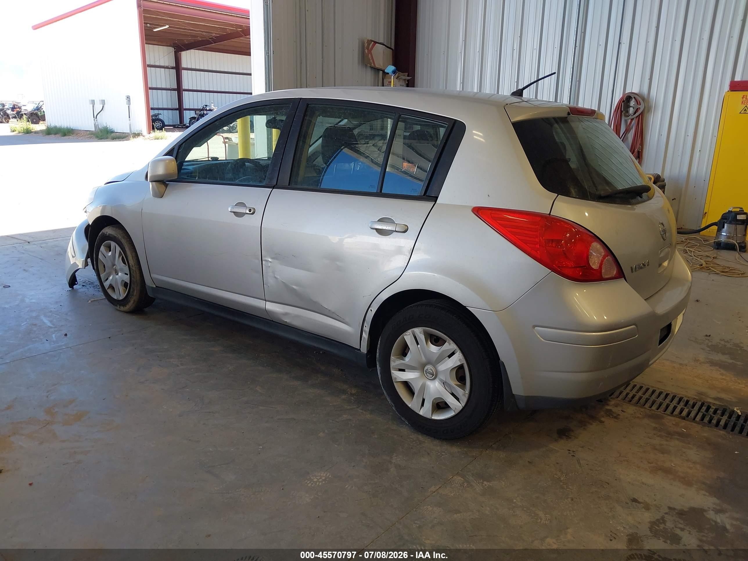 2011 Nissan Versa 1.8s Серебряный vin: 3N1BC1CP9BL474388