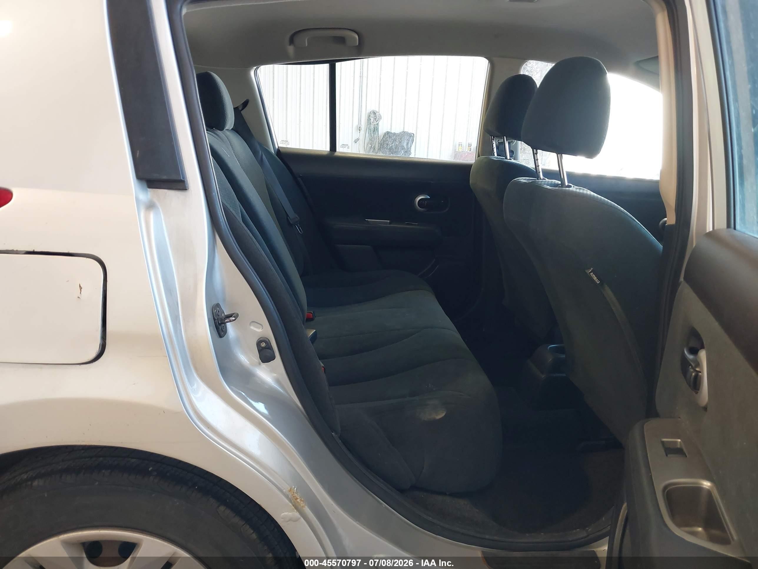 2011 Nissan Versa 1.8s Серебряный vin: 3N1BC1CP9BL474388