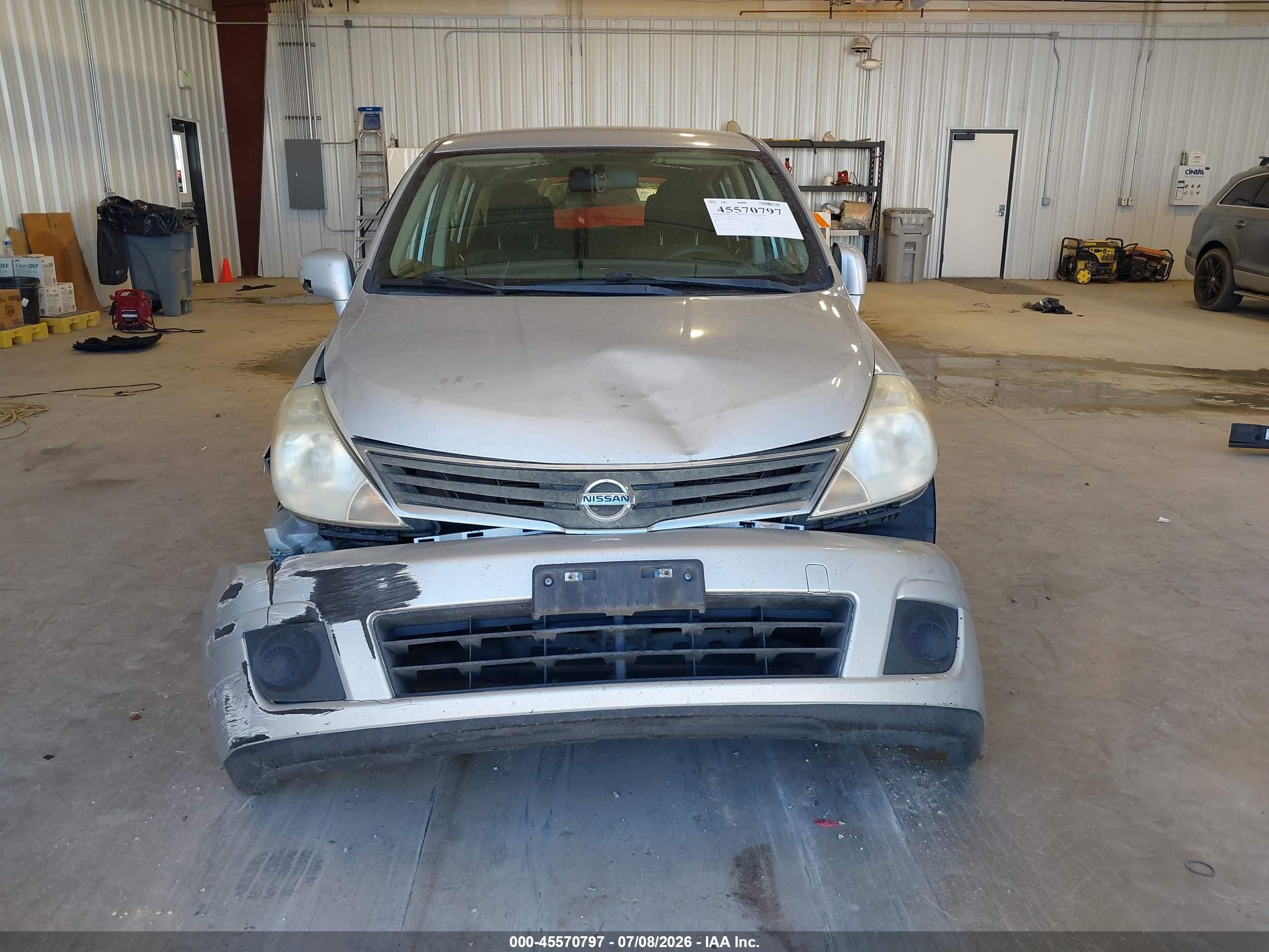 2011 Nissan Versa 1.8s Серебряный vin: 3N1BC1CP9BL474388