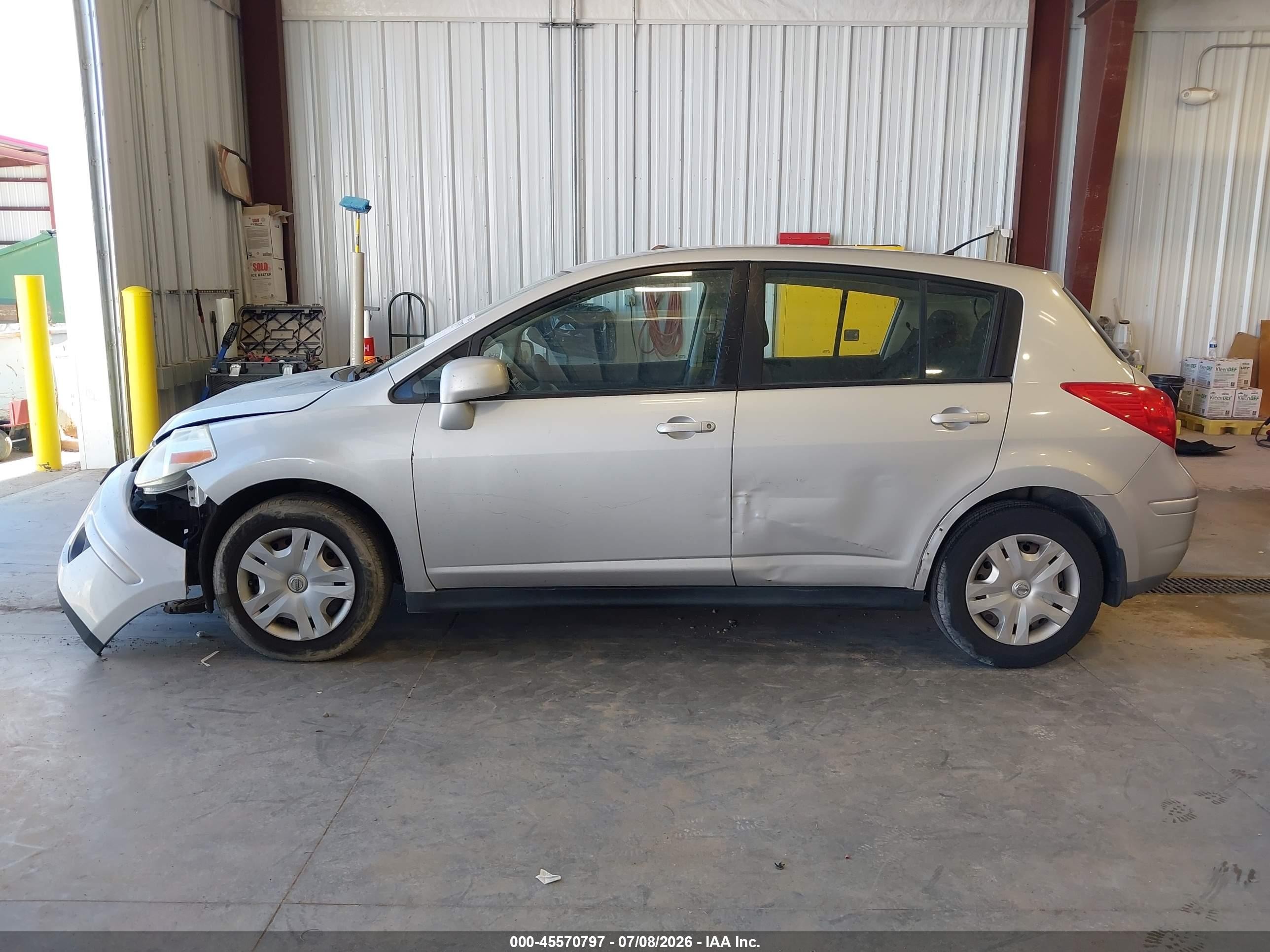 2011 Nissan Versa 1.8s Серебряный vin: 3N1BC1CP9BL474388