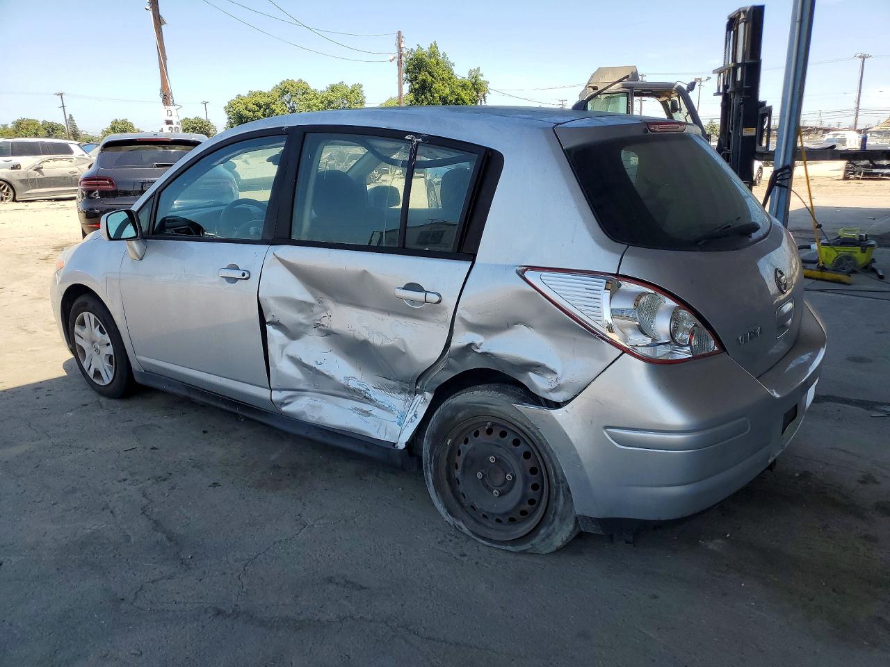 2011 Nissan Versa 1.8 S Серебряный vin: 3N1BC1CP9BL485939