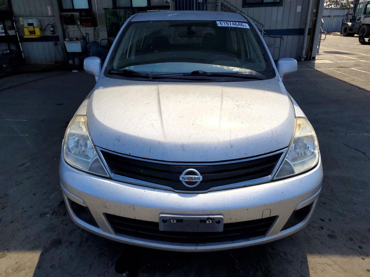 2011 Nissan Versa 1.8 S Серебряный vin: 3N1BC1CP9BL485939