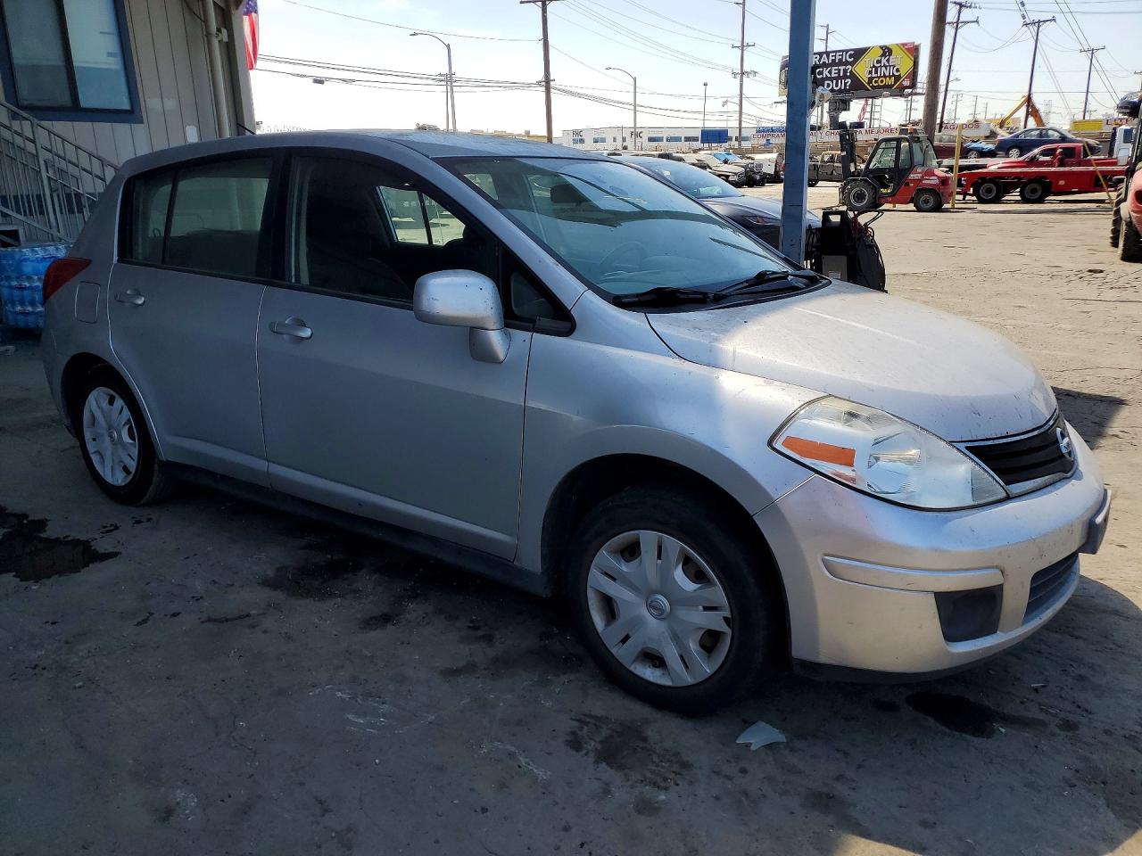 2011 Nissan Versa 1.8 S Серебряный vin: 3N1BC1CP9BL485939