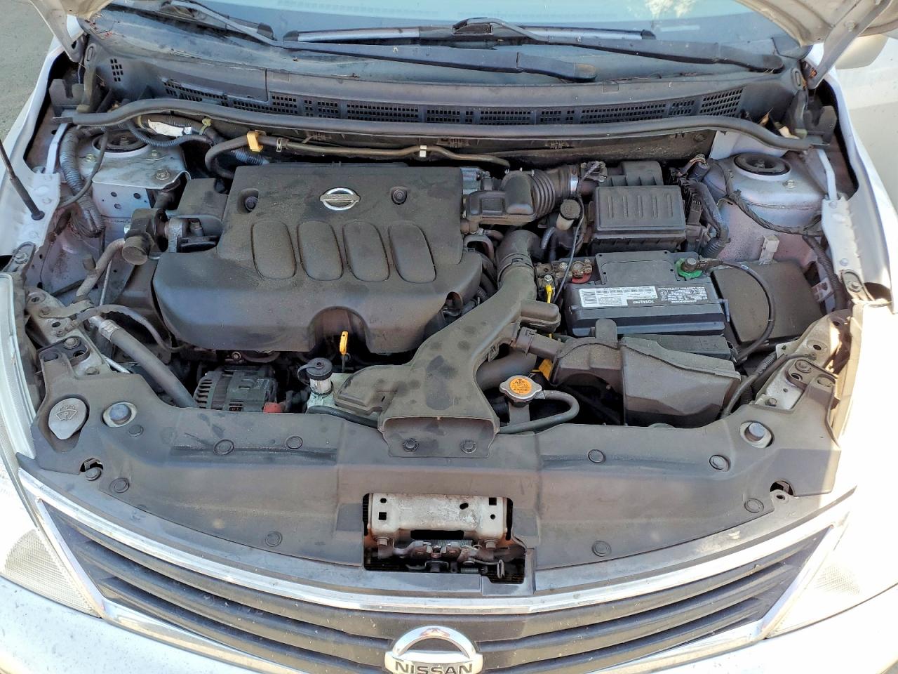 2011 Nissan Versa 1.8 S Серебряный vin: 3N1BC1CP9BL485939