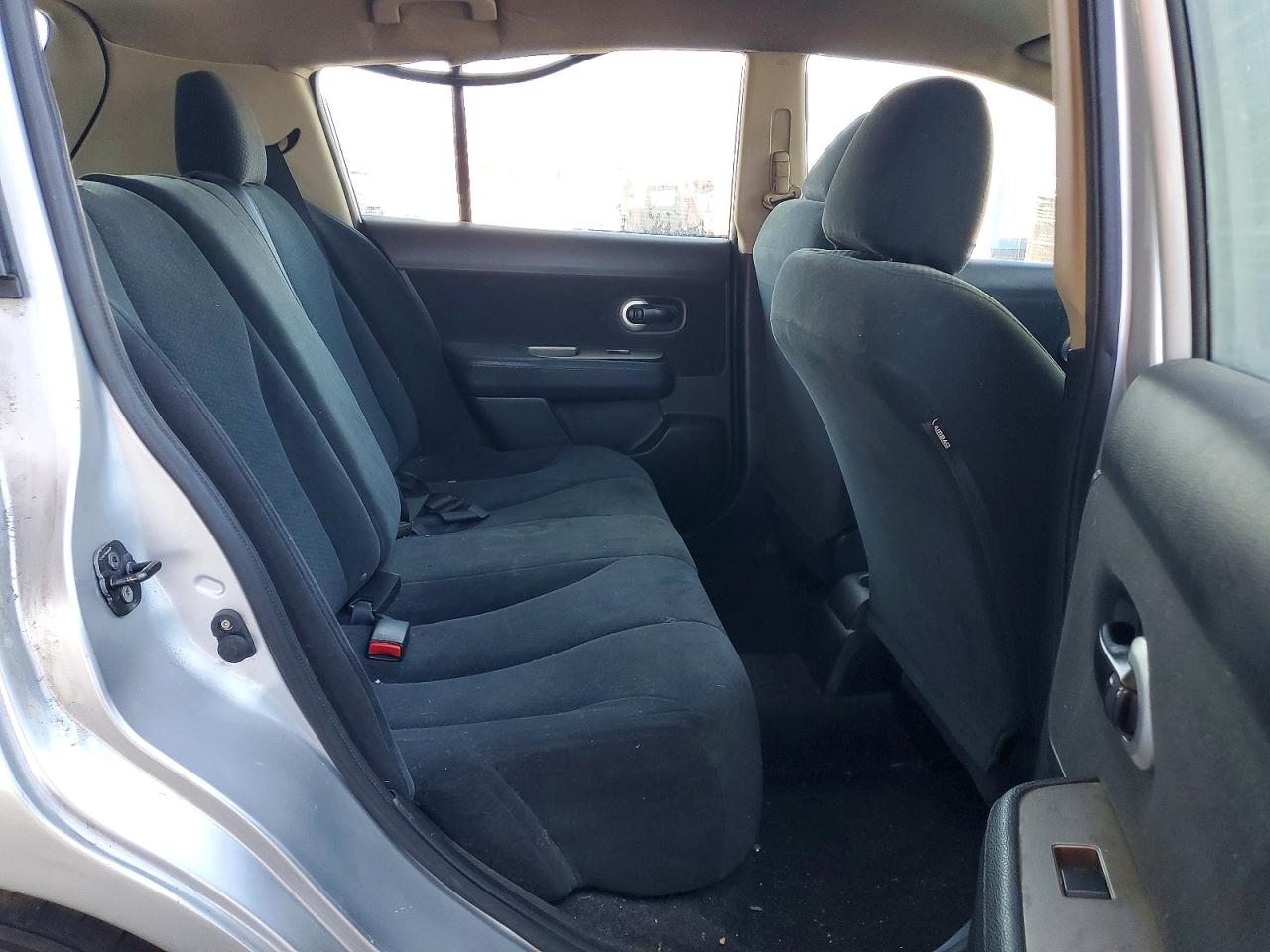 2011 Nissan Versa 1.8 S Серебряный vin: 3N1BC1CP9BL485939