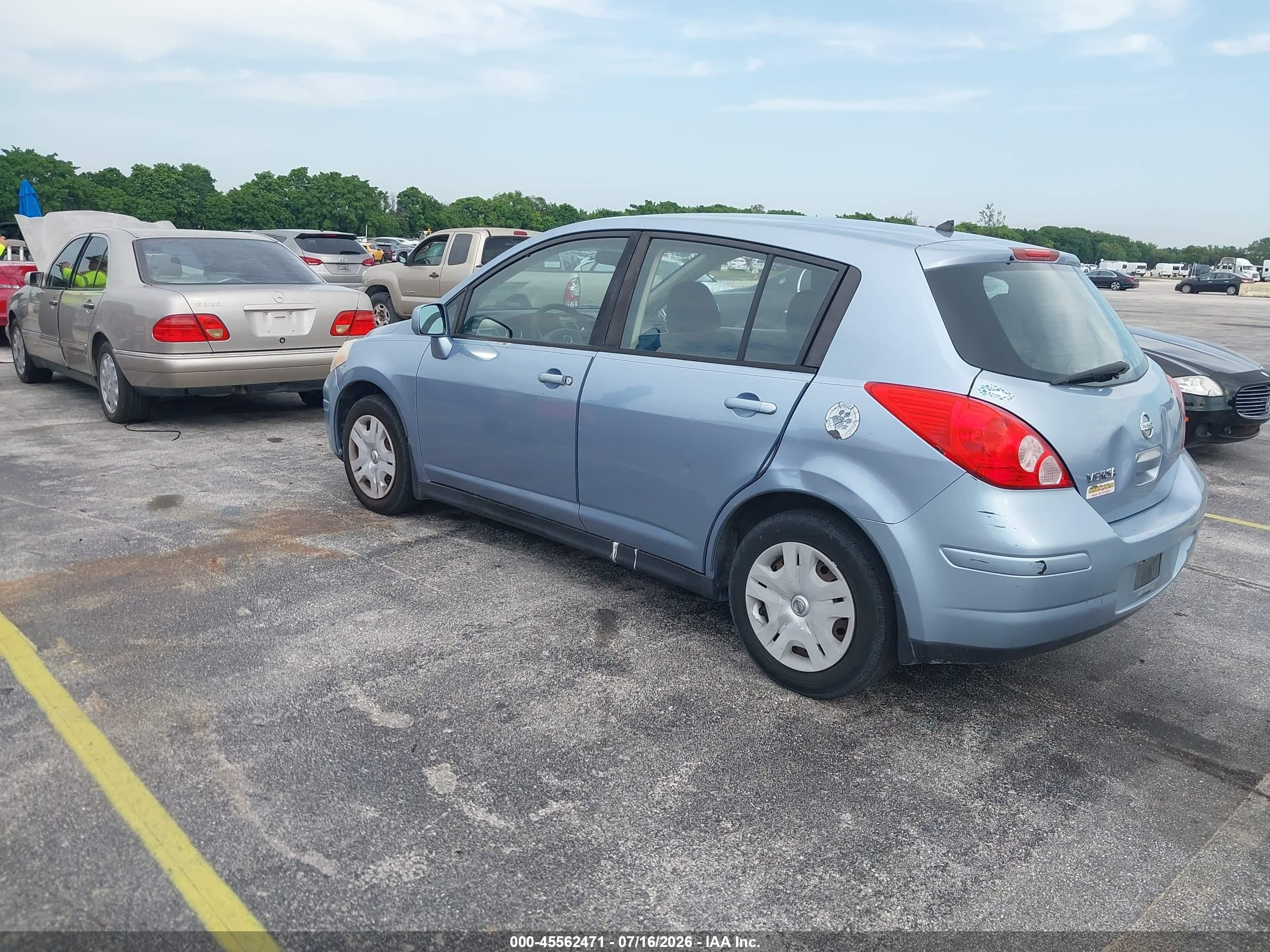 2011 Nissan Versa 1.8s Blue vin: 3N1BC1CP9BL492311