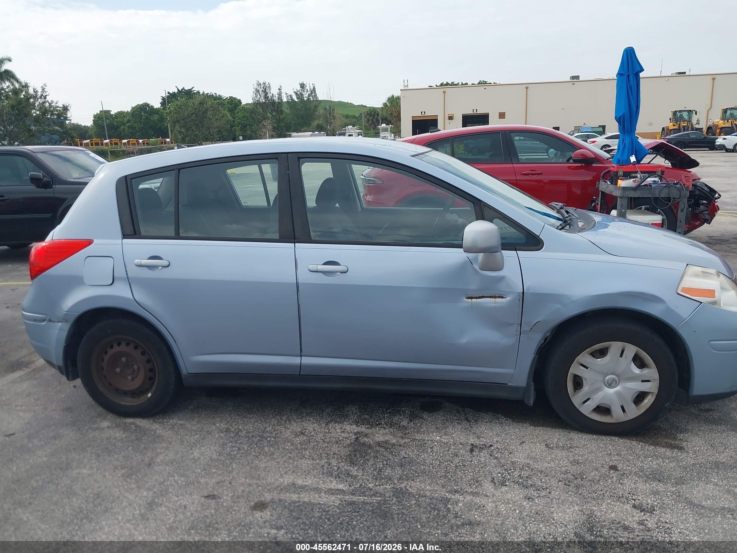 2011 Nissan Versa 1.8s Blue vin: 3N1BC1CP9BL492311