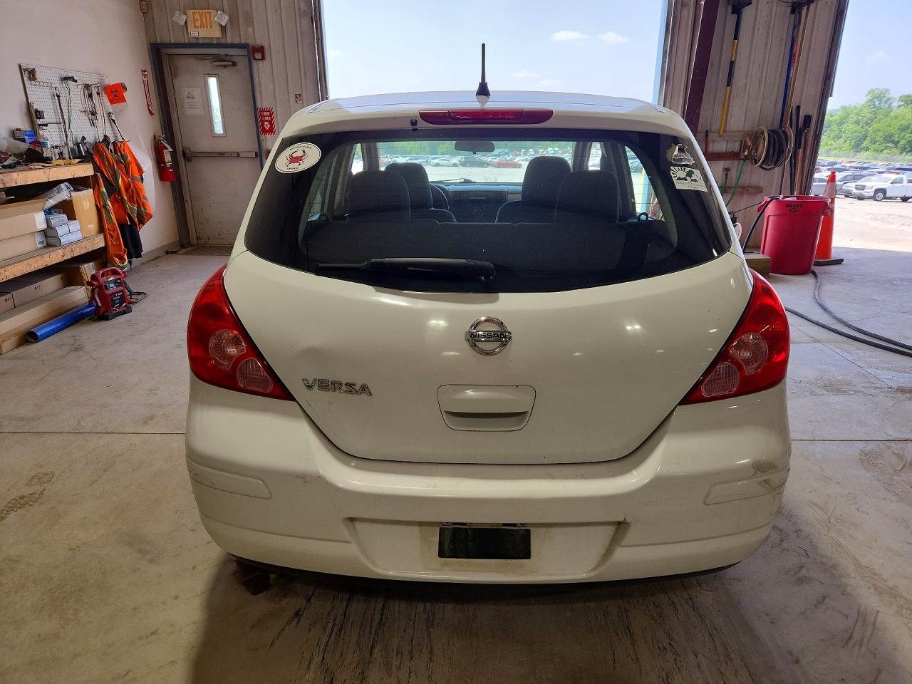 2011 Nissan Versa 1.8 S White vin: 3N1BC1CP9BL499372