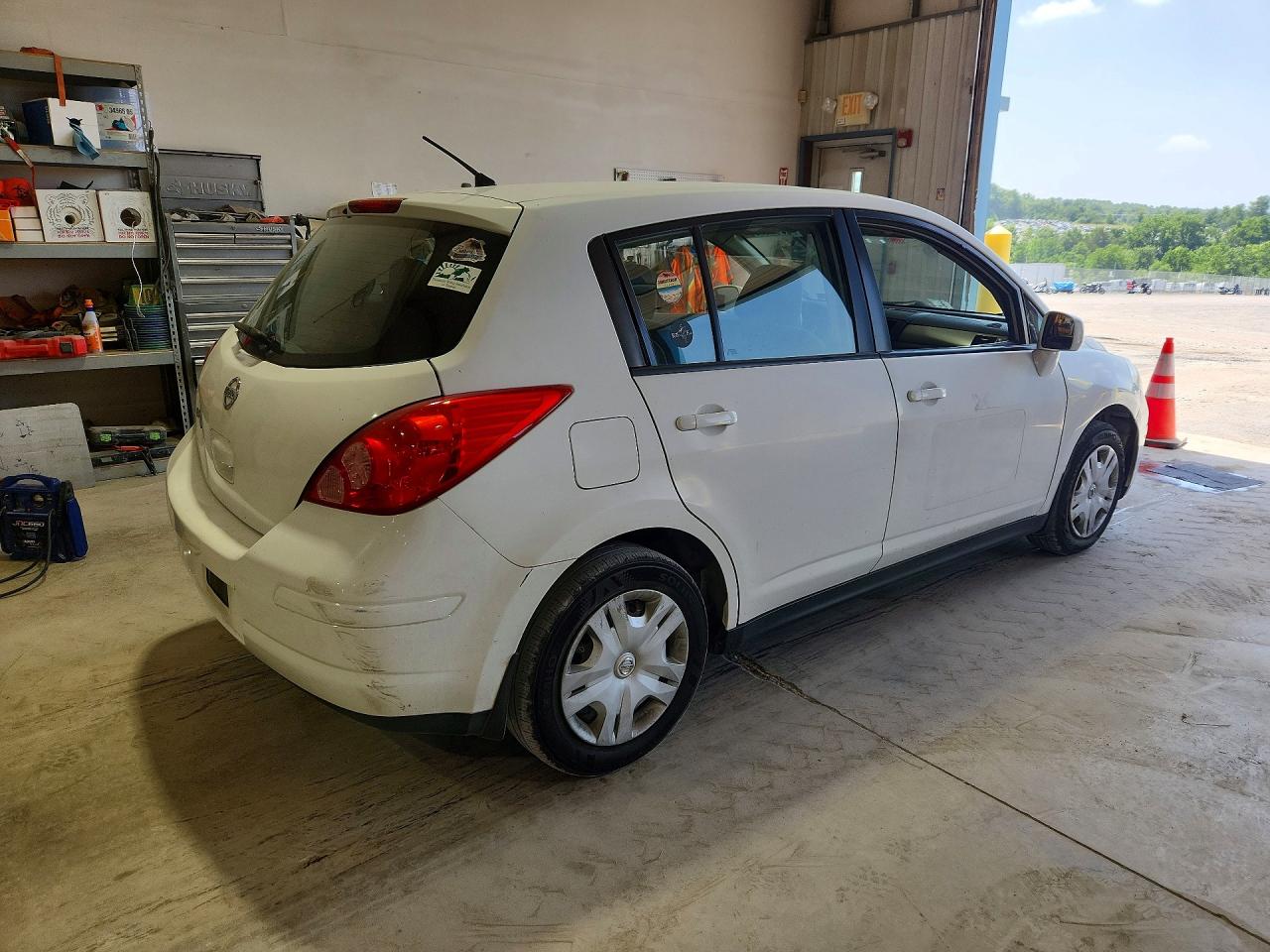 2011 Nissan Versa 1.8 S White vin: 3N1BC1CP9BL499372