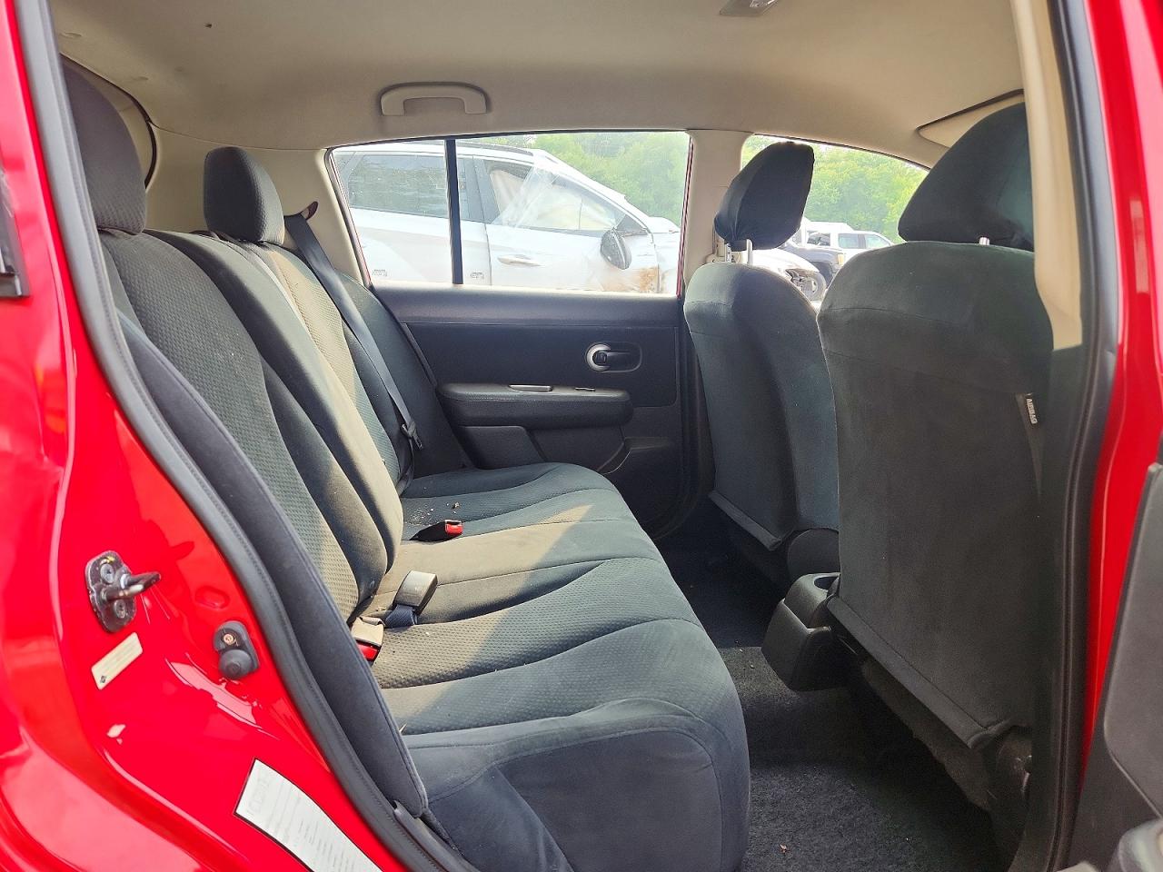 2012 Nissan Versa 1.8 S Red vin: 3N1BC1CP9CK200924