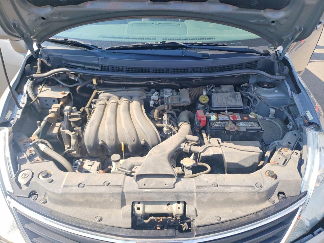 2012 Nissan Versa 1.8 S Silver vin: 3N1BC1CP9CK284307
