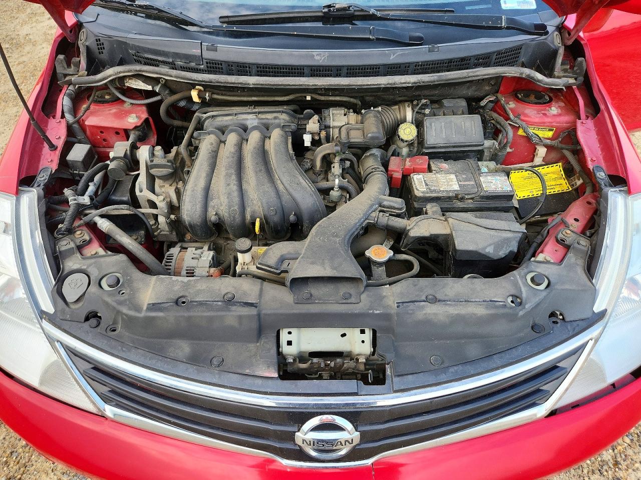 2012 Nissan Versa 1.8 S Red vin: 3N1BC1CP9CL363938