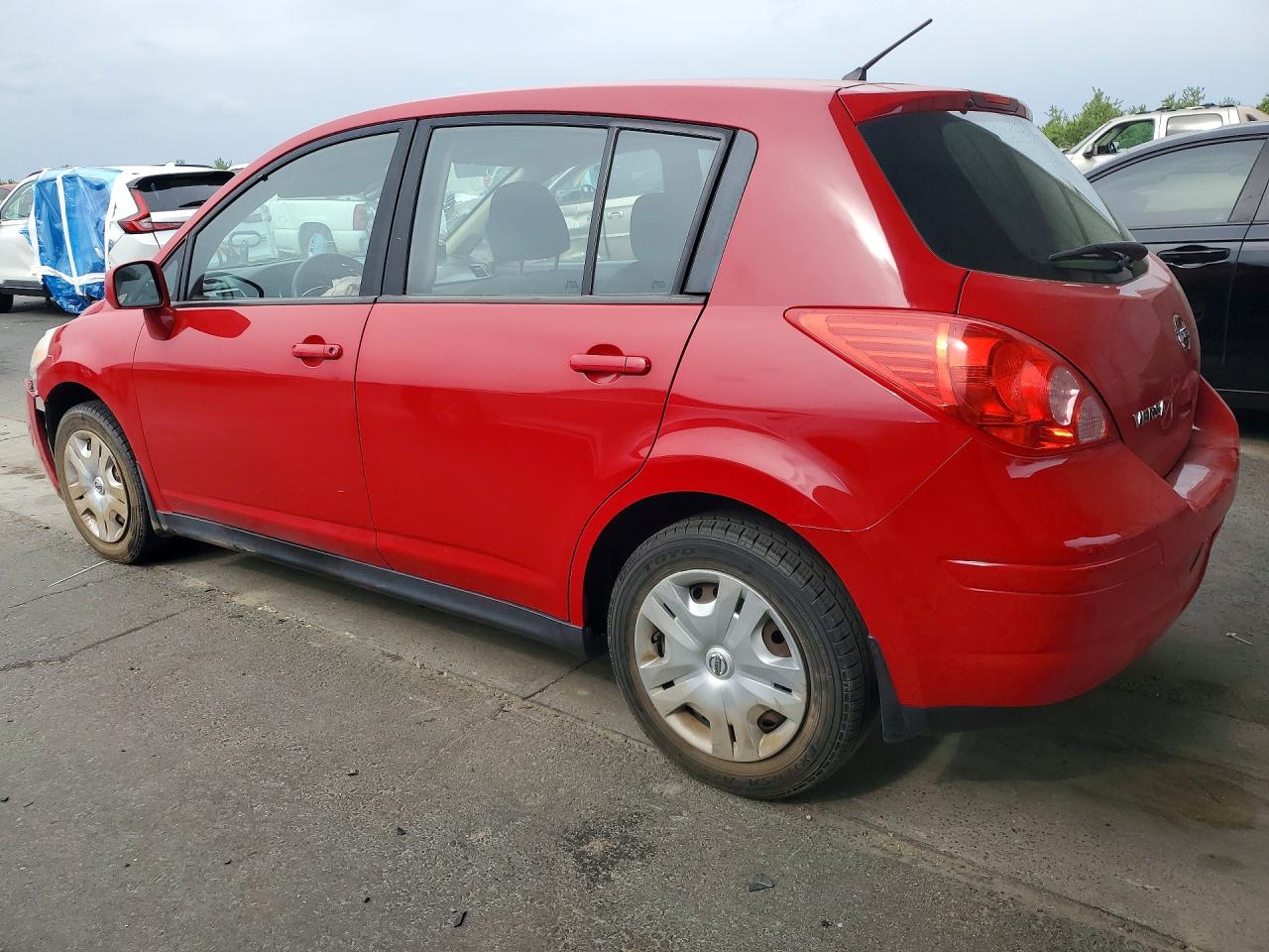 2012 Nissan Versa 1.8 S Red vin: 3N1BC1CP9CL375071