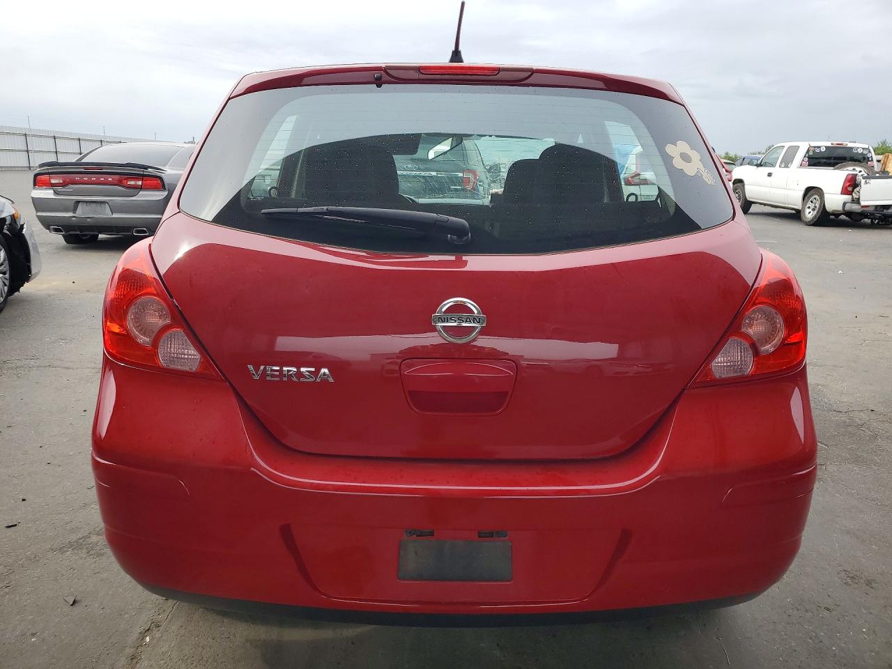 2012 Nissan Versa 1.8 S Red vin: 3N1BC1CP9CL375071