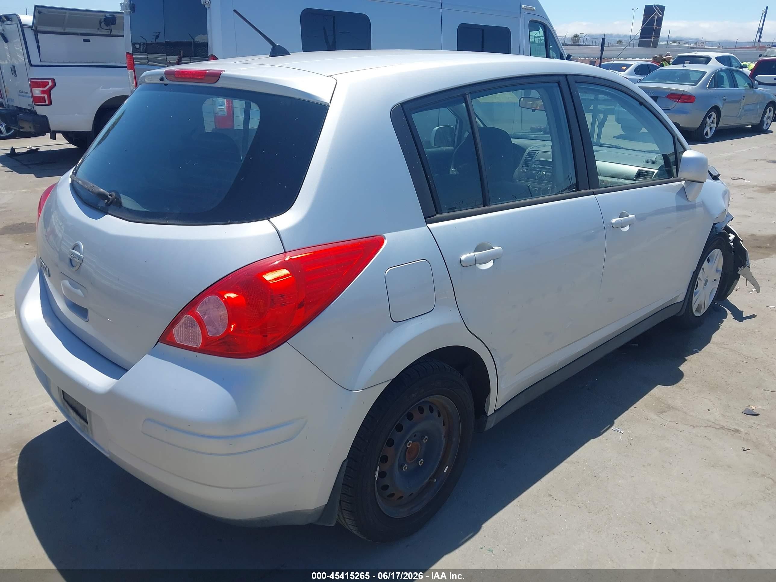 2010 Nissan Versa 1.8s Silver vin: 3N1BC1CPXAL413047