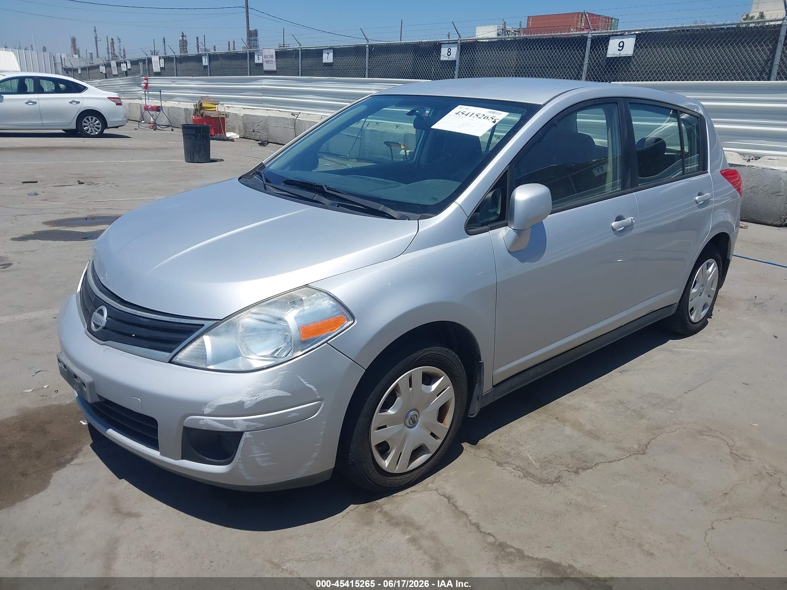 2010 Nissan Versa 1.8s Silver vin: 3N1BC1CPXAL413047