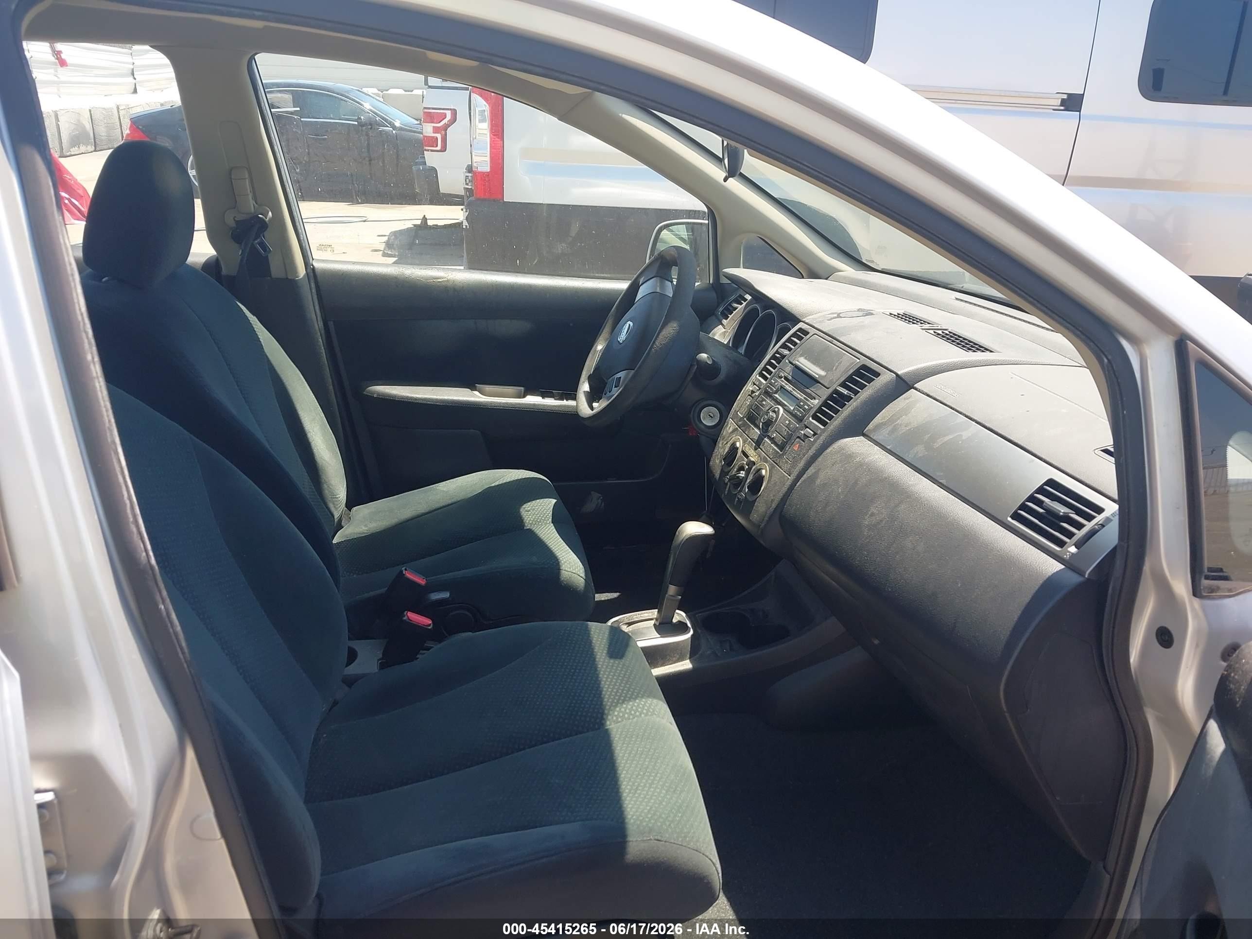 2010 Nissan Versa 1.8s Silver vin: 3N1BC1CPXAL413047