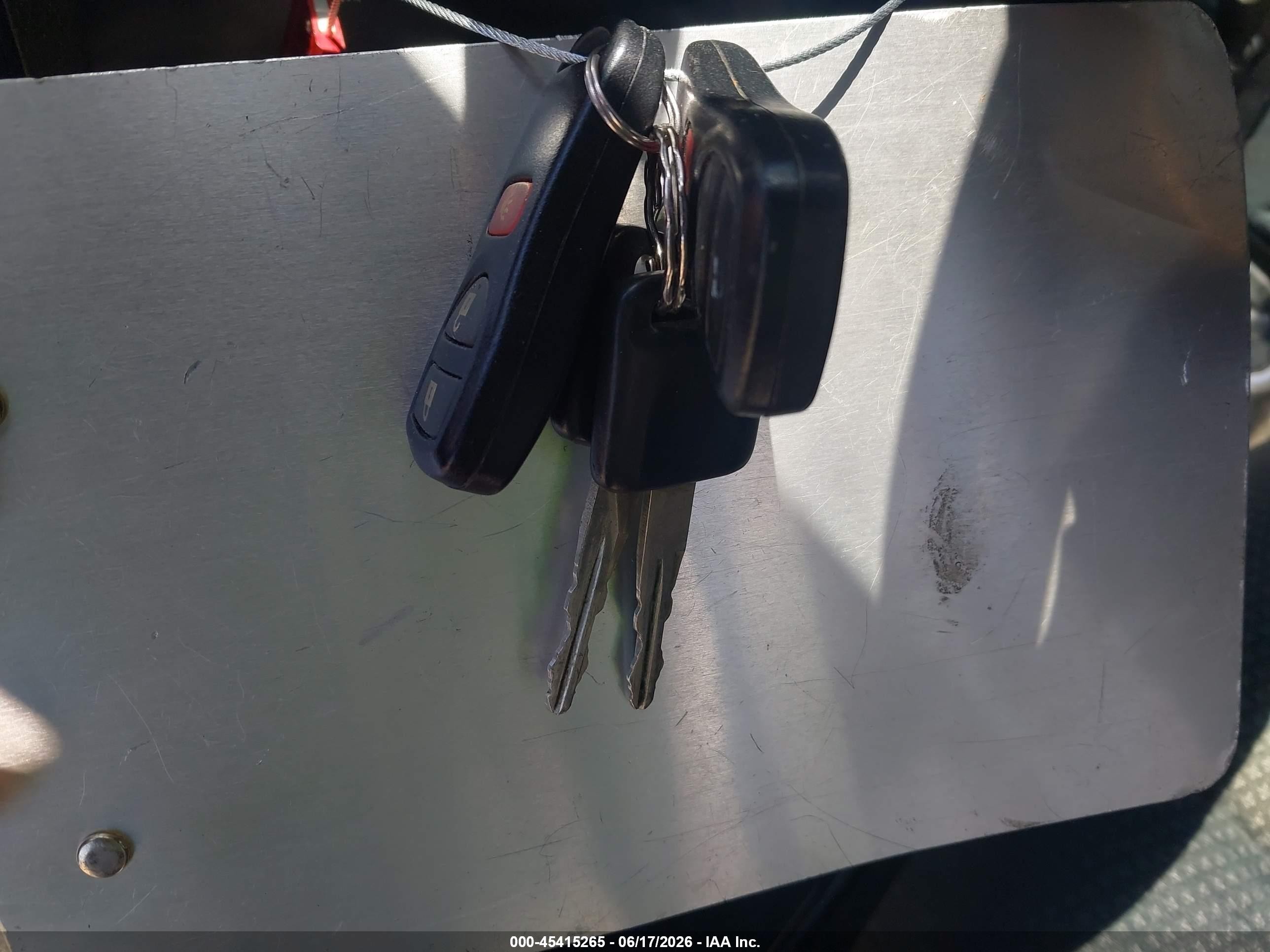 2010 Nissan Versa 1.8s Silver vin: 3N1BC1CPXAL413047
