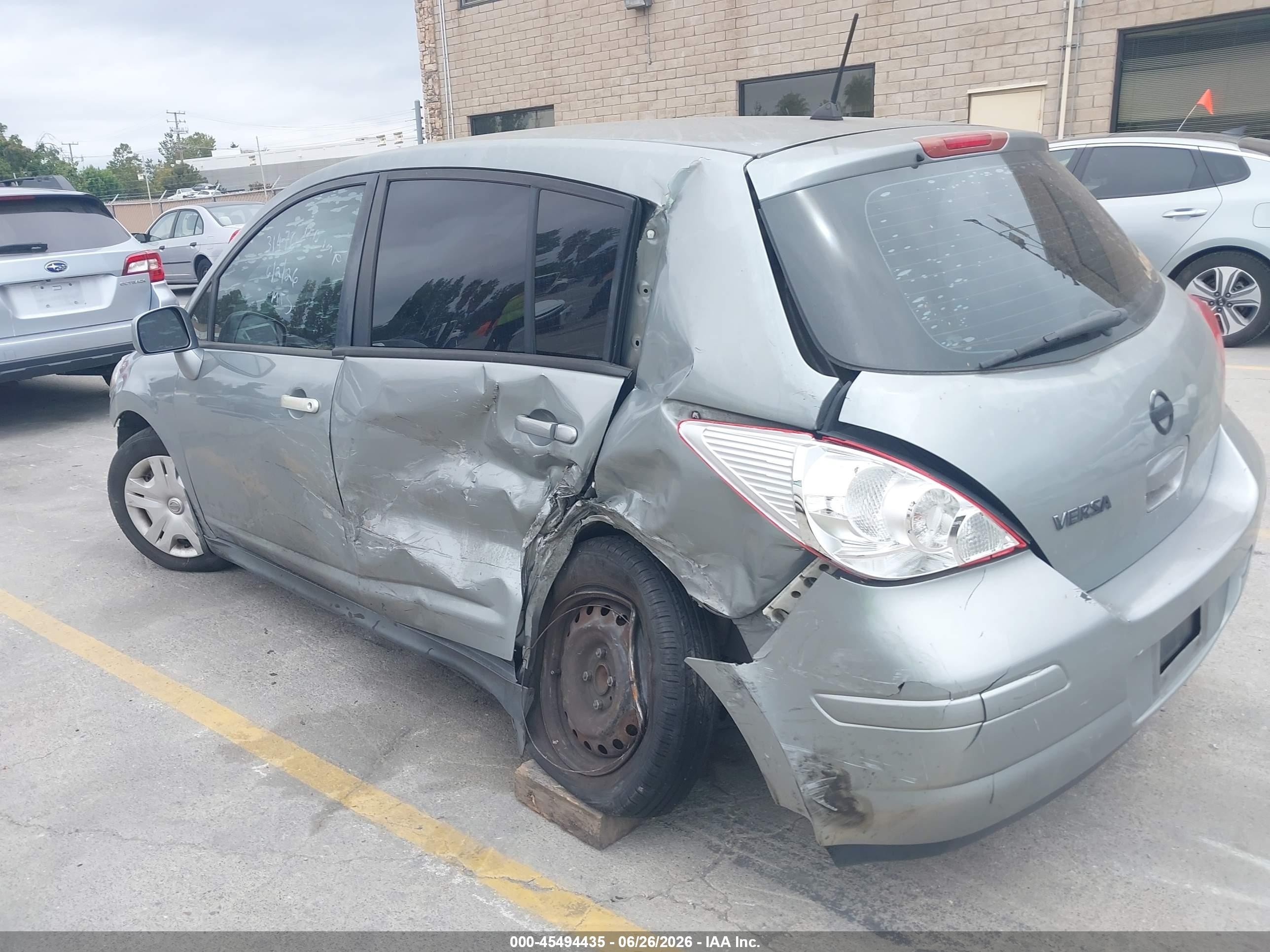 2010 Nissan Versa 1.8s Серый vin: 3N1BC1CPXAL427207