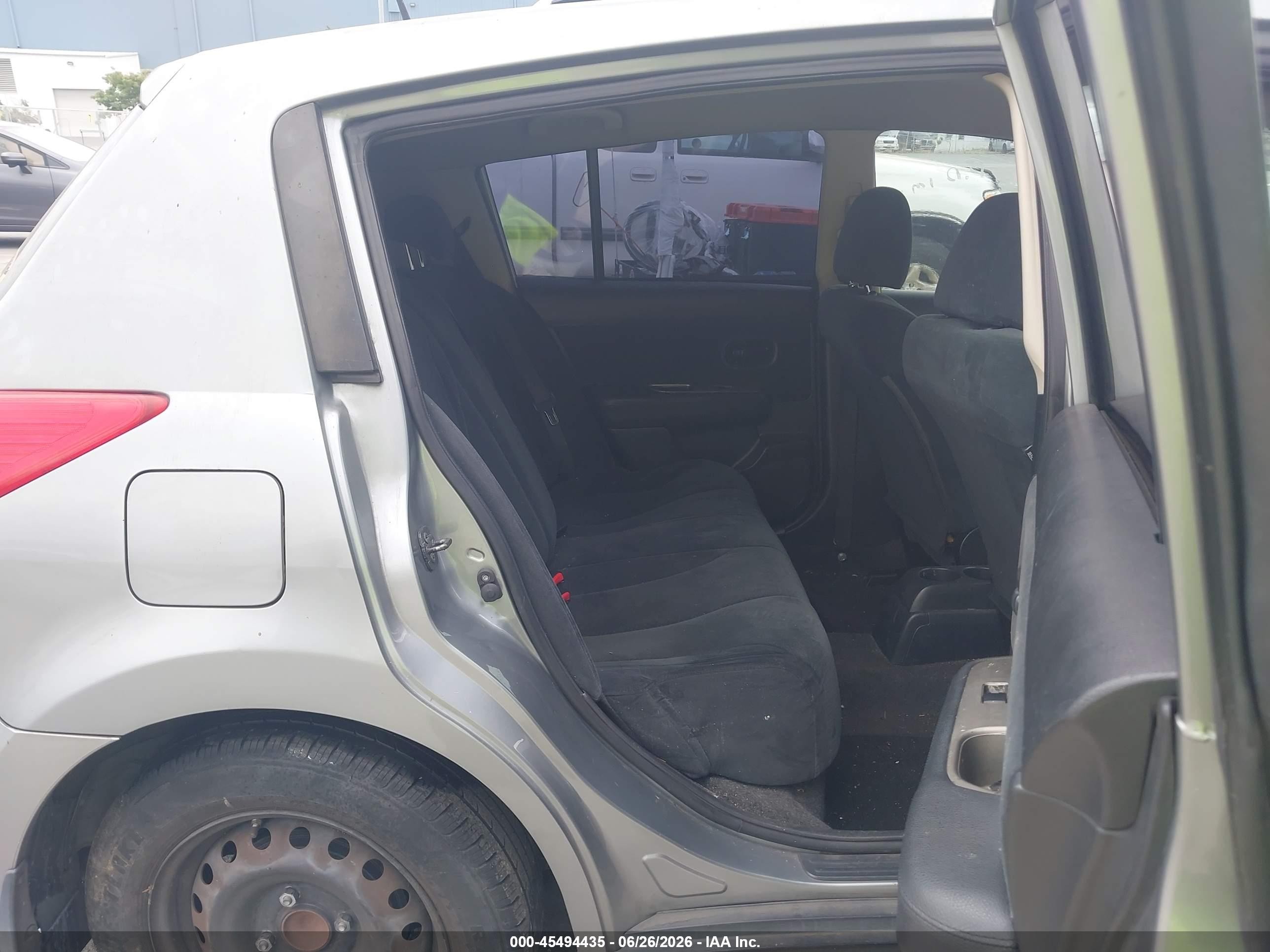 2010 Nissan Versa 1.8s Серый vin: 3N1BC1CPXAL427207