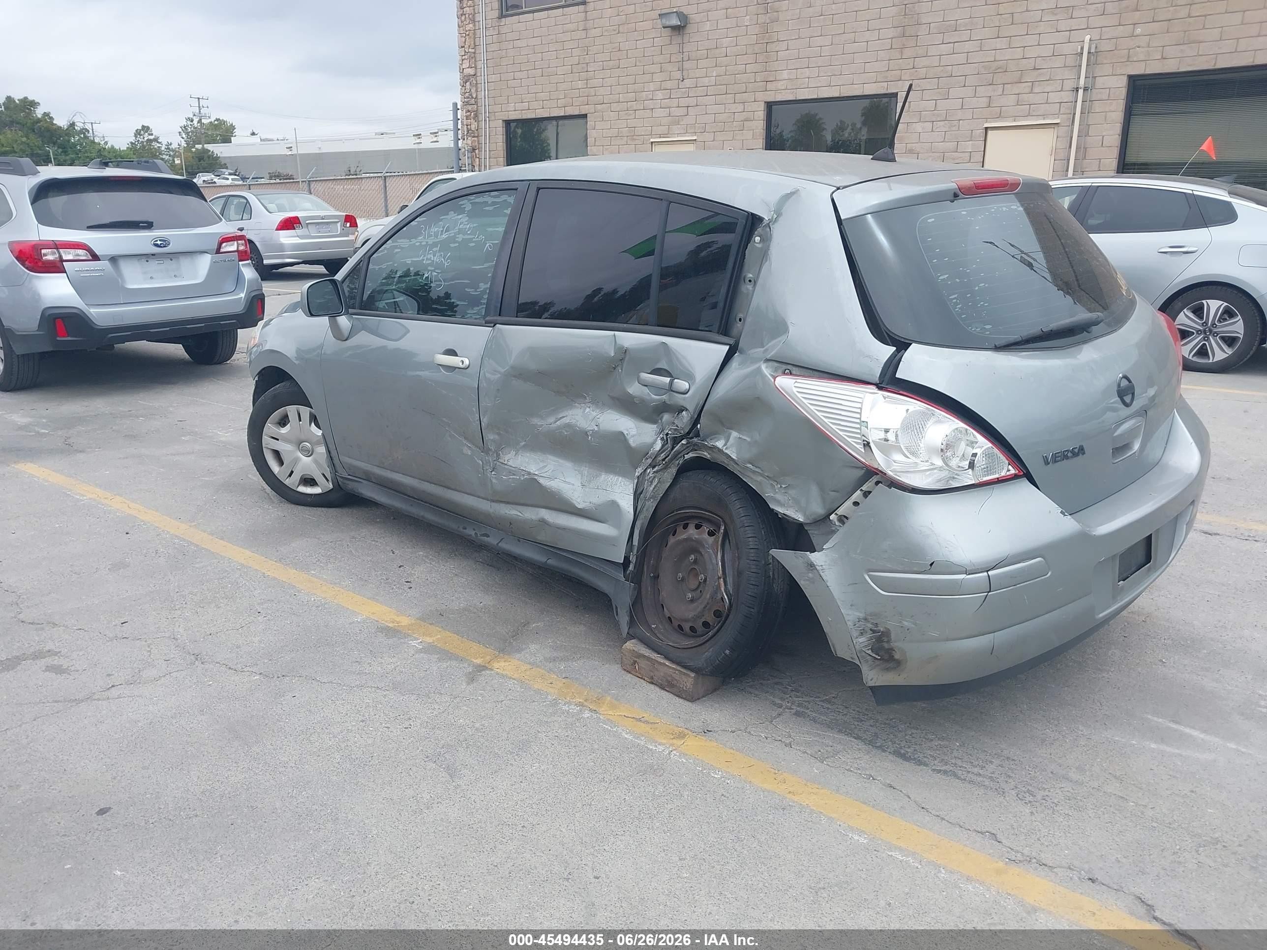 2010 Nissan Versa 1.8s Серый vin: 3N1BC1CPXAL427207