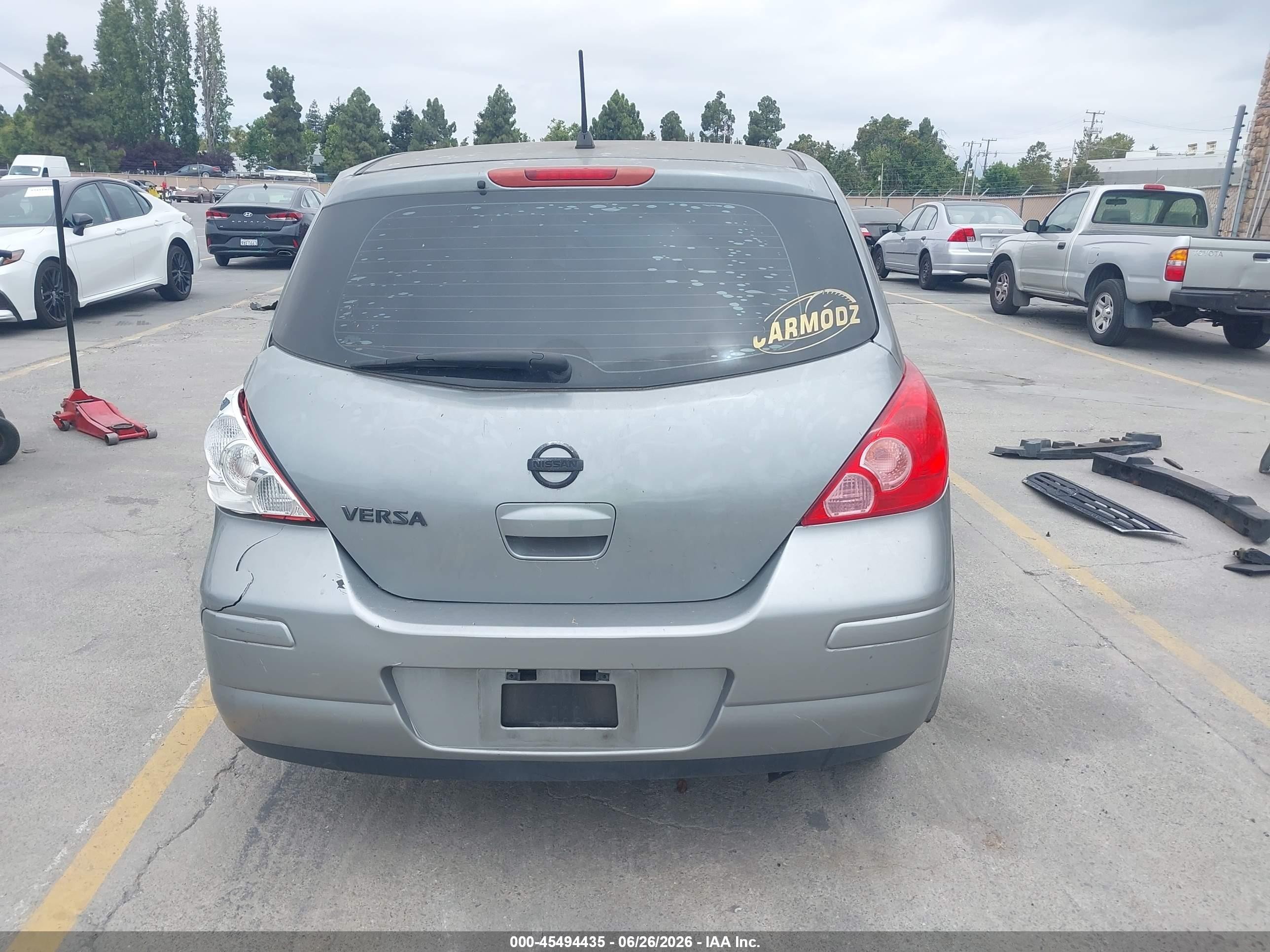 2010 Nissan Versa 1.8s Серый vin: 3N1BC1CPXAL427207