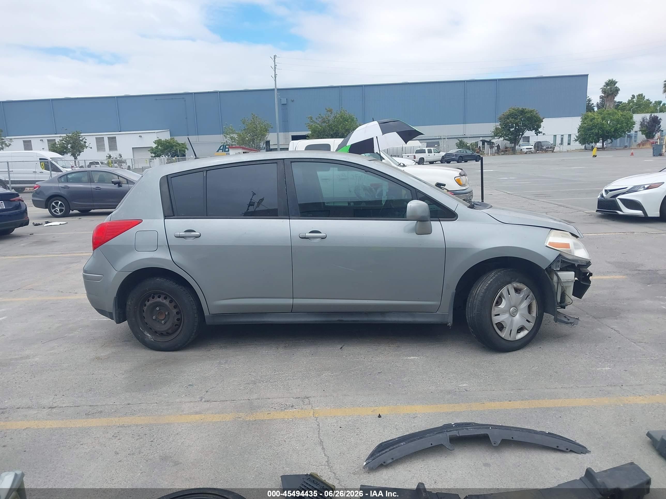 2010 Nissan Versa 1.8s Серый vin: 3N1BC1CPXAL427207