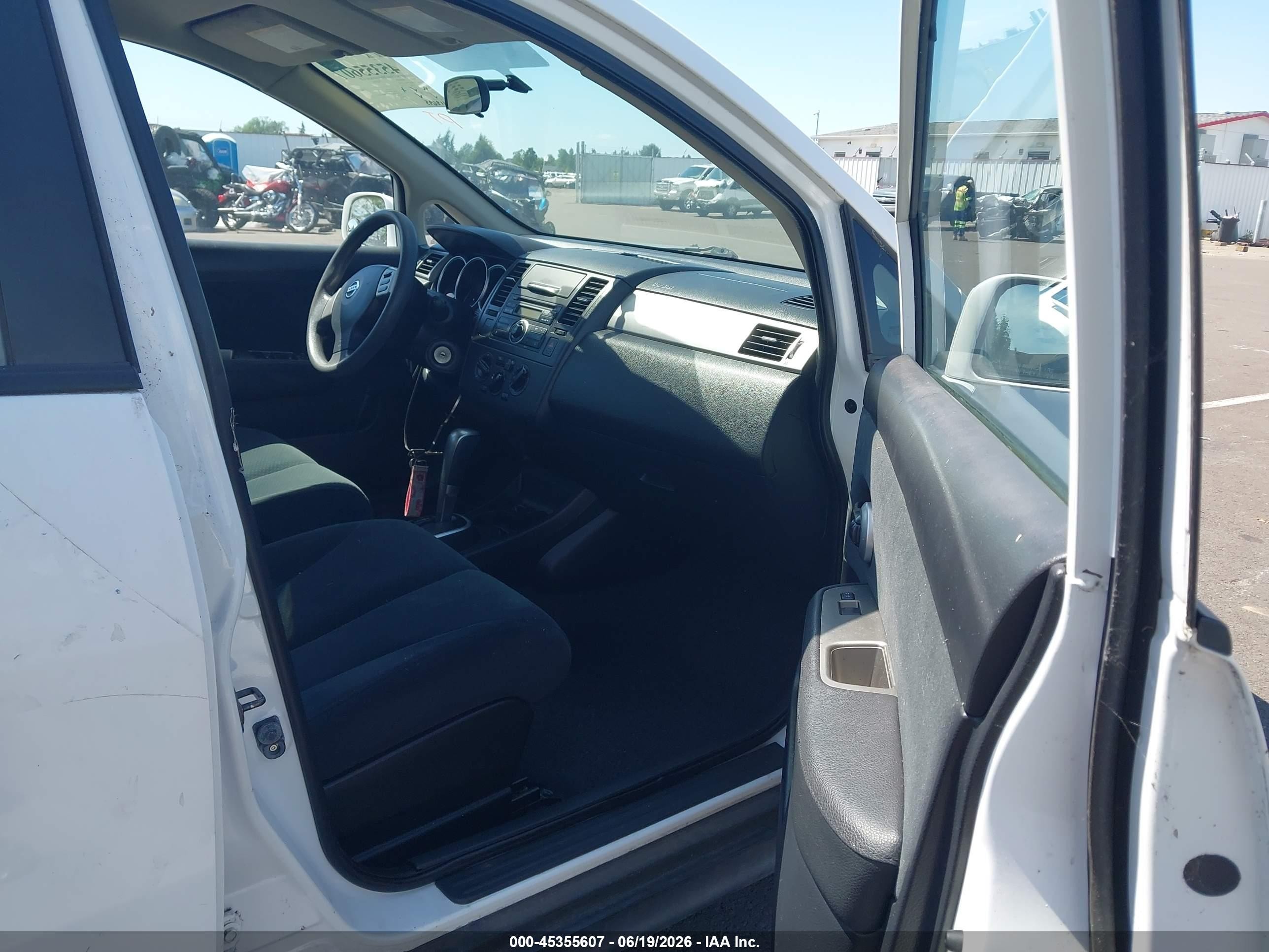 2010 Nissan Versa 1.8s White vin: 3N1BC1CPXAL462149