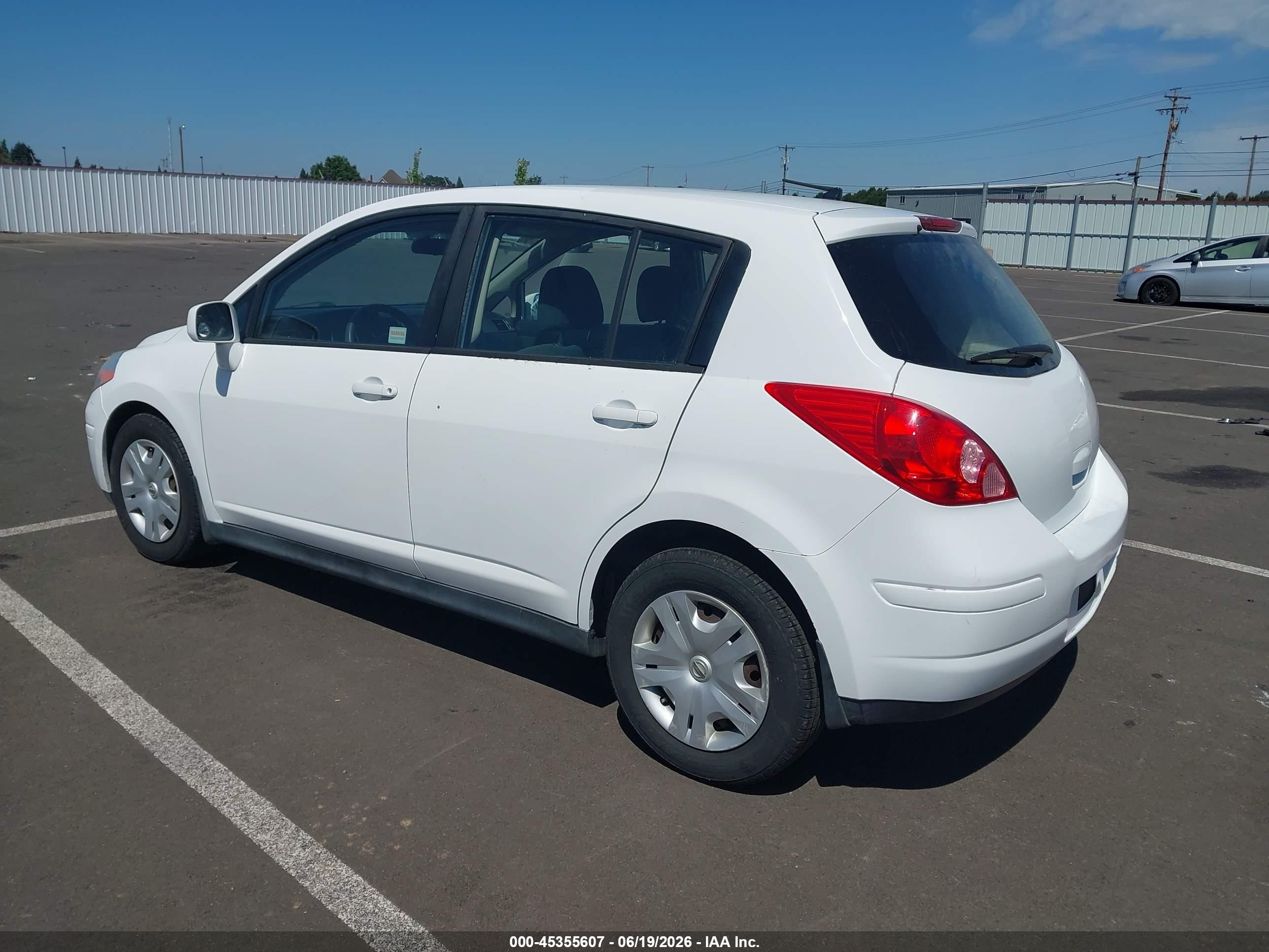 2010 Nissan Versa 1.8s White vin: 3N1BC1CPXAL462149